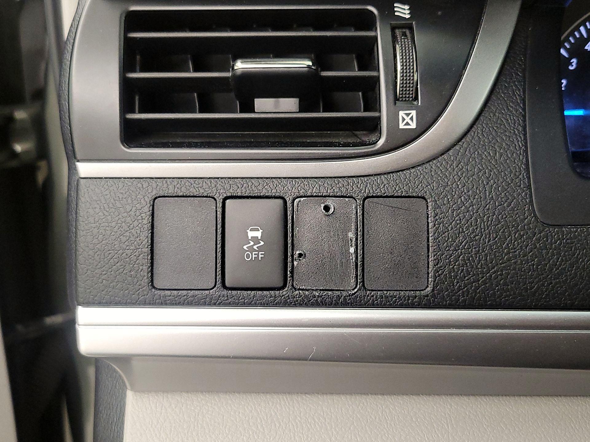 Thumbnail: 2014 Toyota Camry - 13