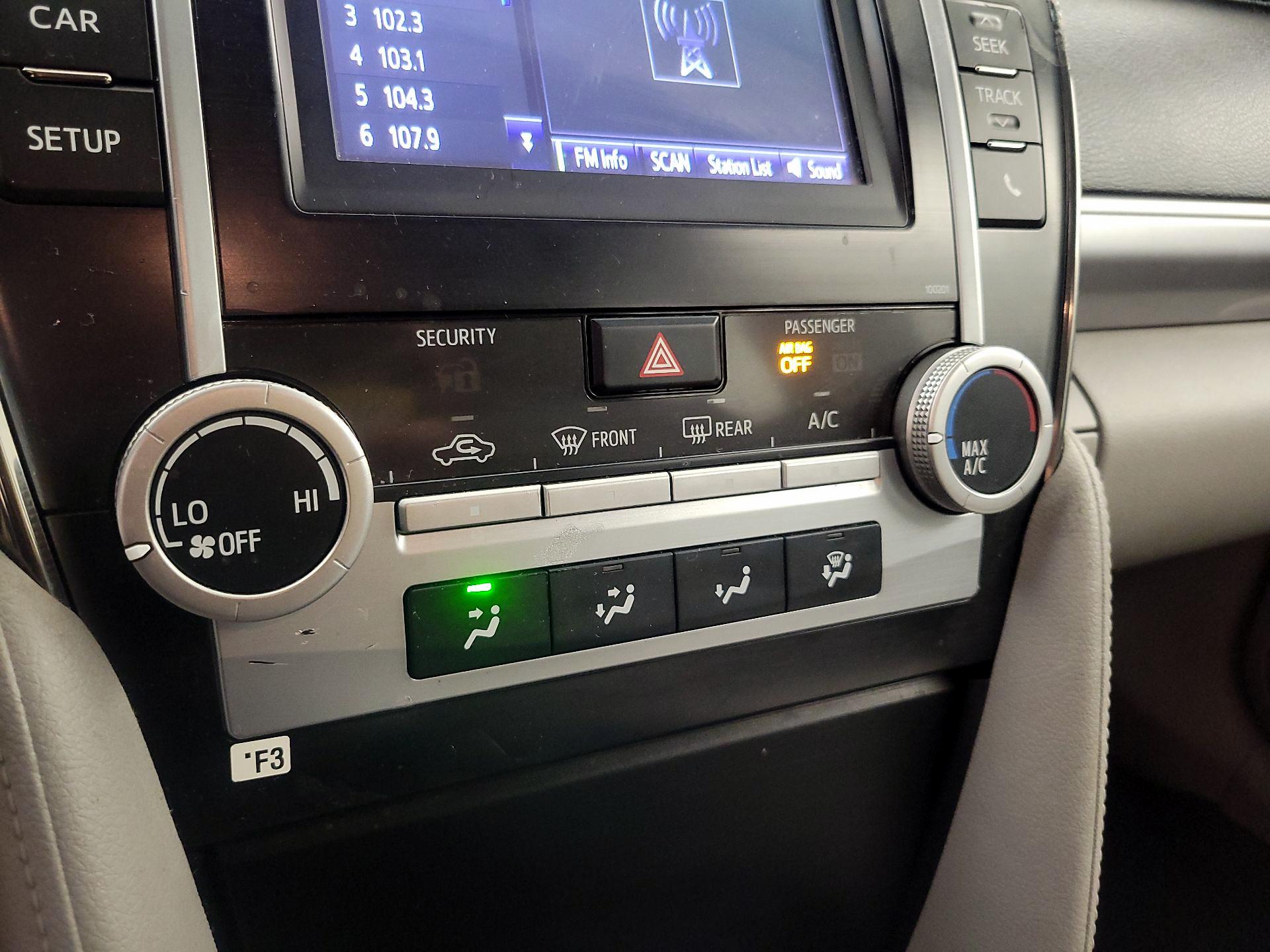 Thumbnail: 2014 Toyota Camry - 16