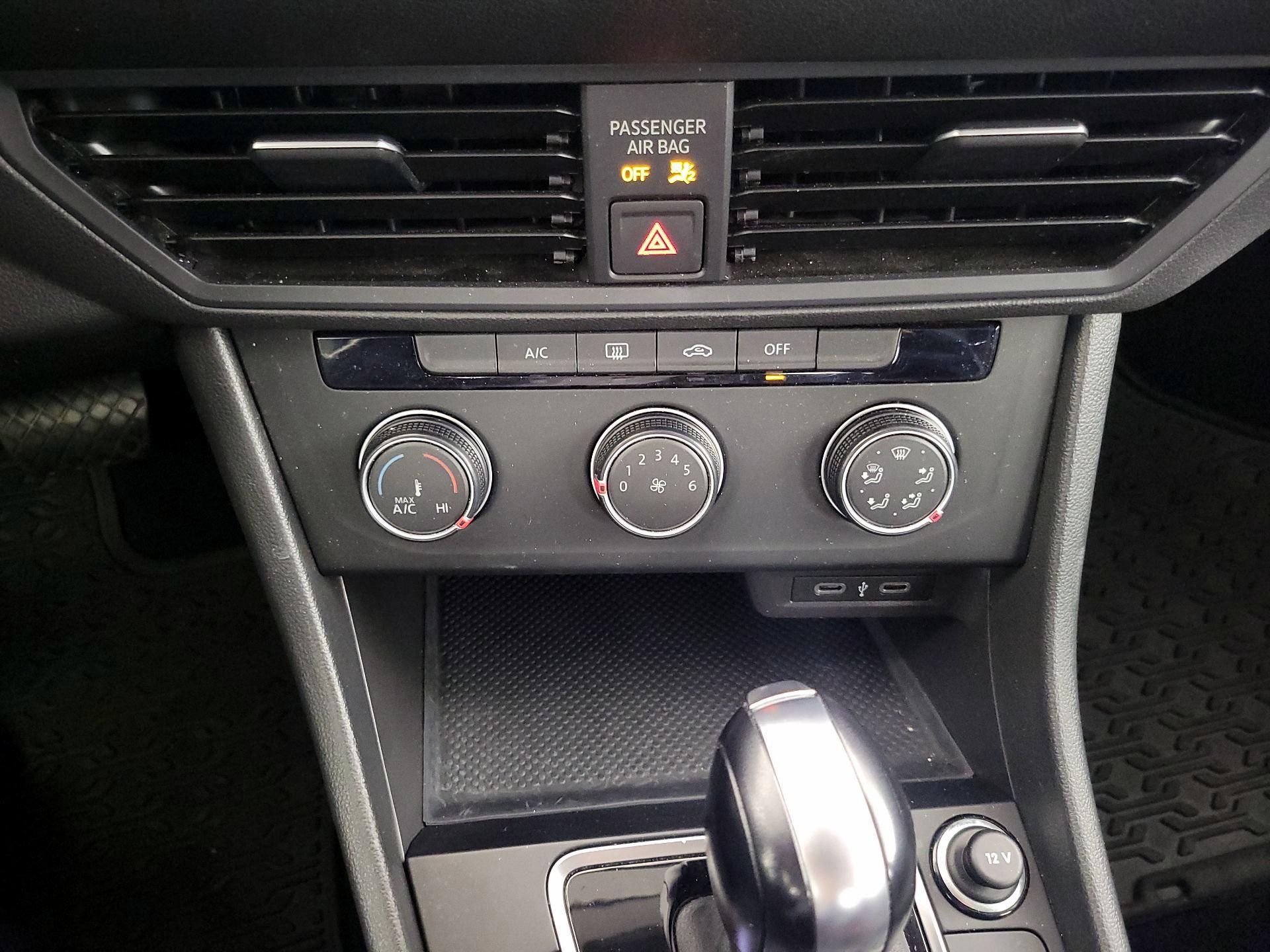 Thumbnail: 2020 Volkswagen Jetta - 16