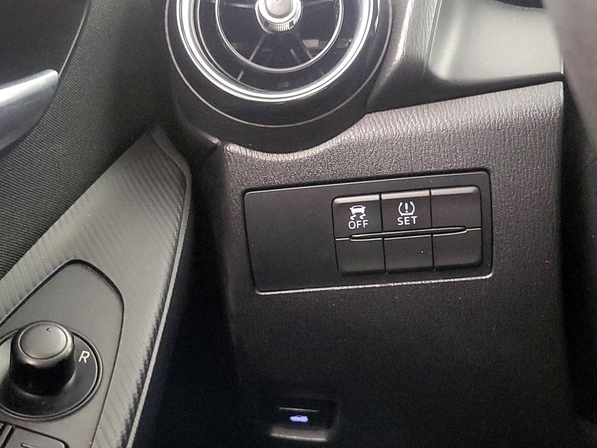 Thumbnail: 2017 Toyota Yaris iA - 13