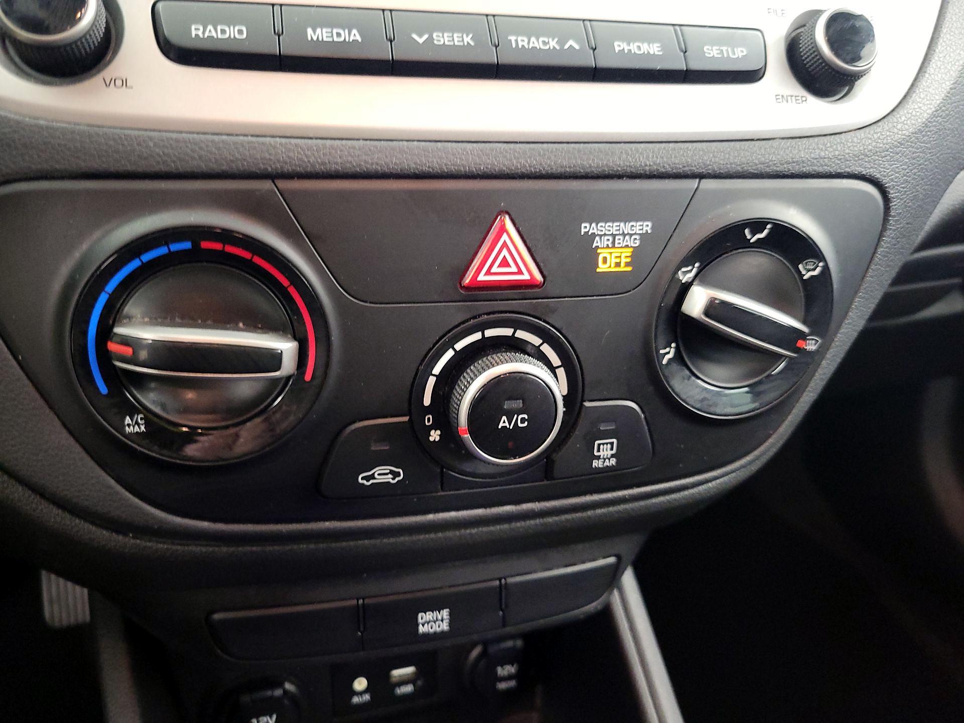 Thumbnail: 2022 Hyundai Accent - 16