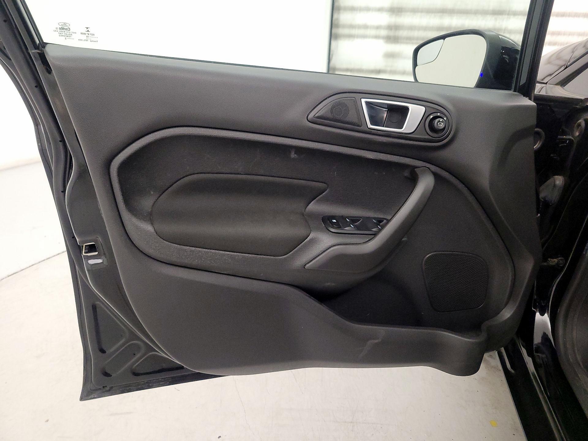 Thumbnail: 2016 Ford Fiesta - 12