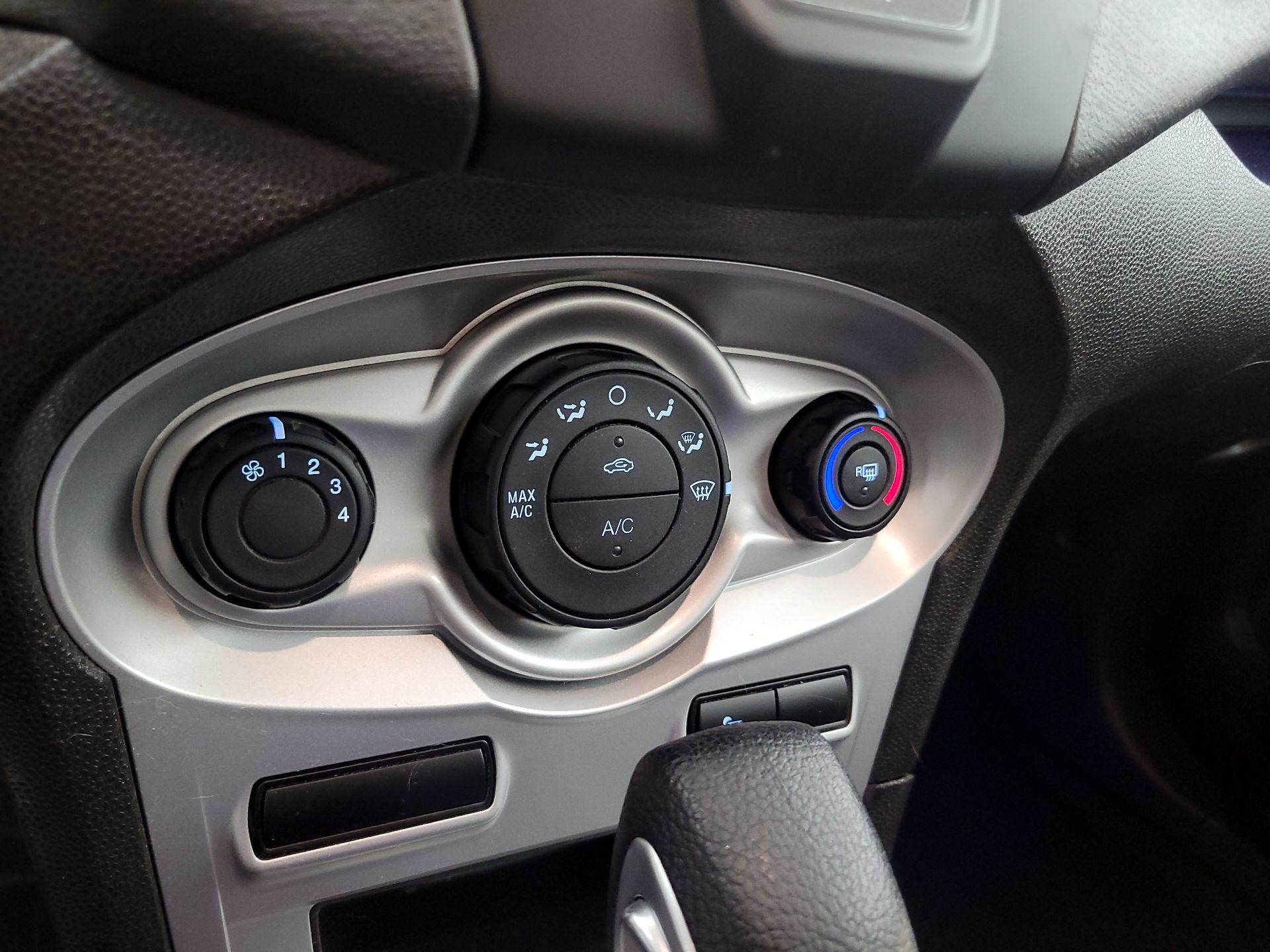 Thumbnail: 2016 Ford Fiesta - 15