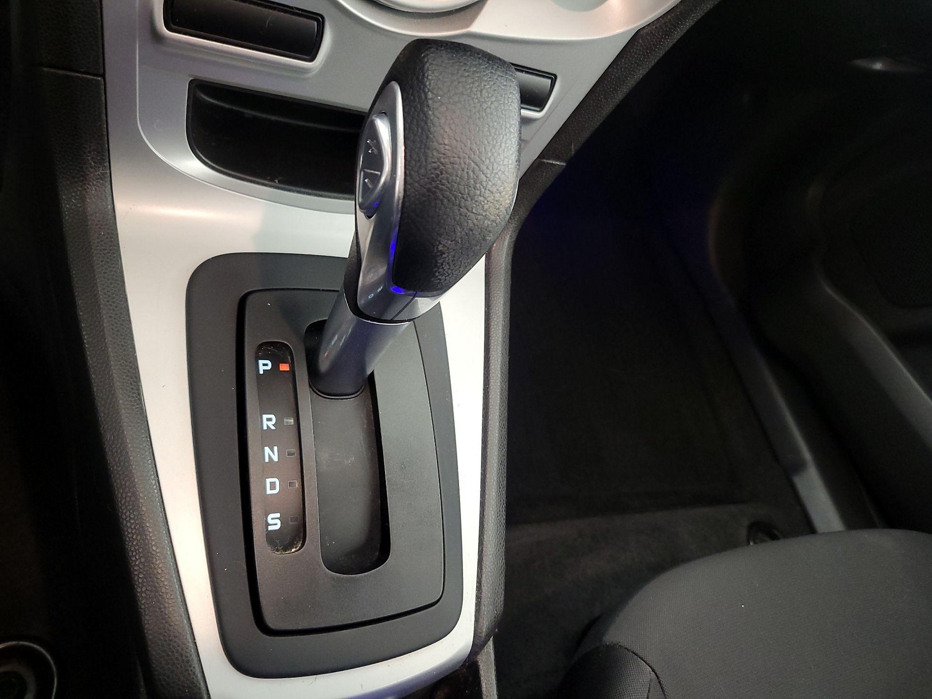 Thumbnail: 2016 Ford Fiesta - 16