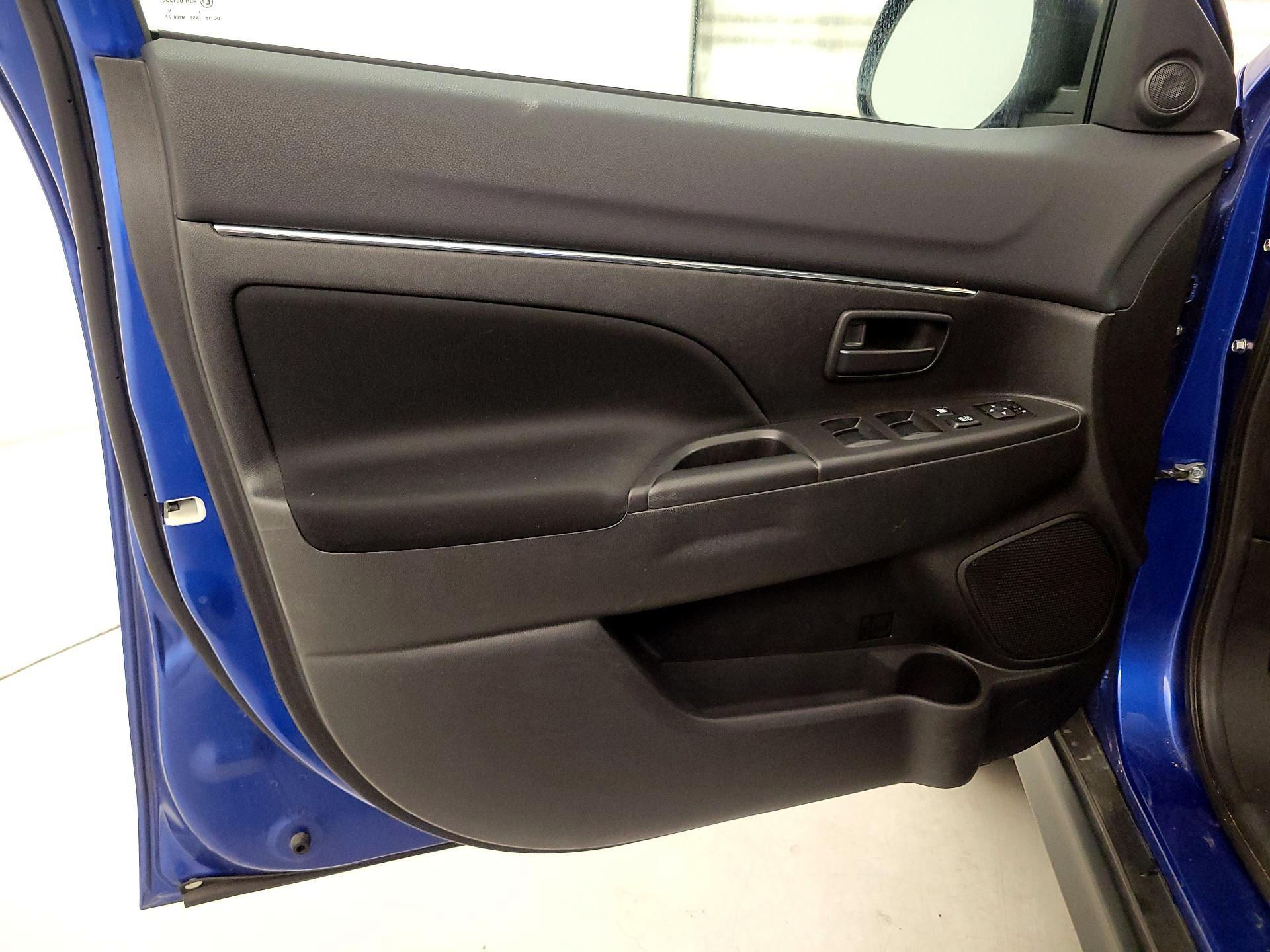 Thumbnail: 2015 Mitsubishi Outlander Sport - 12