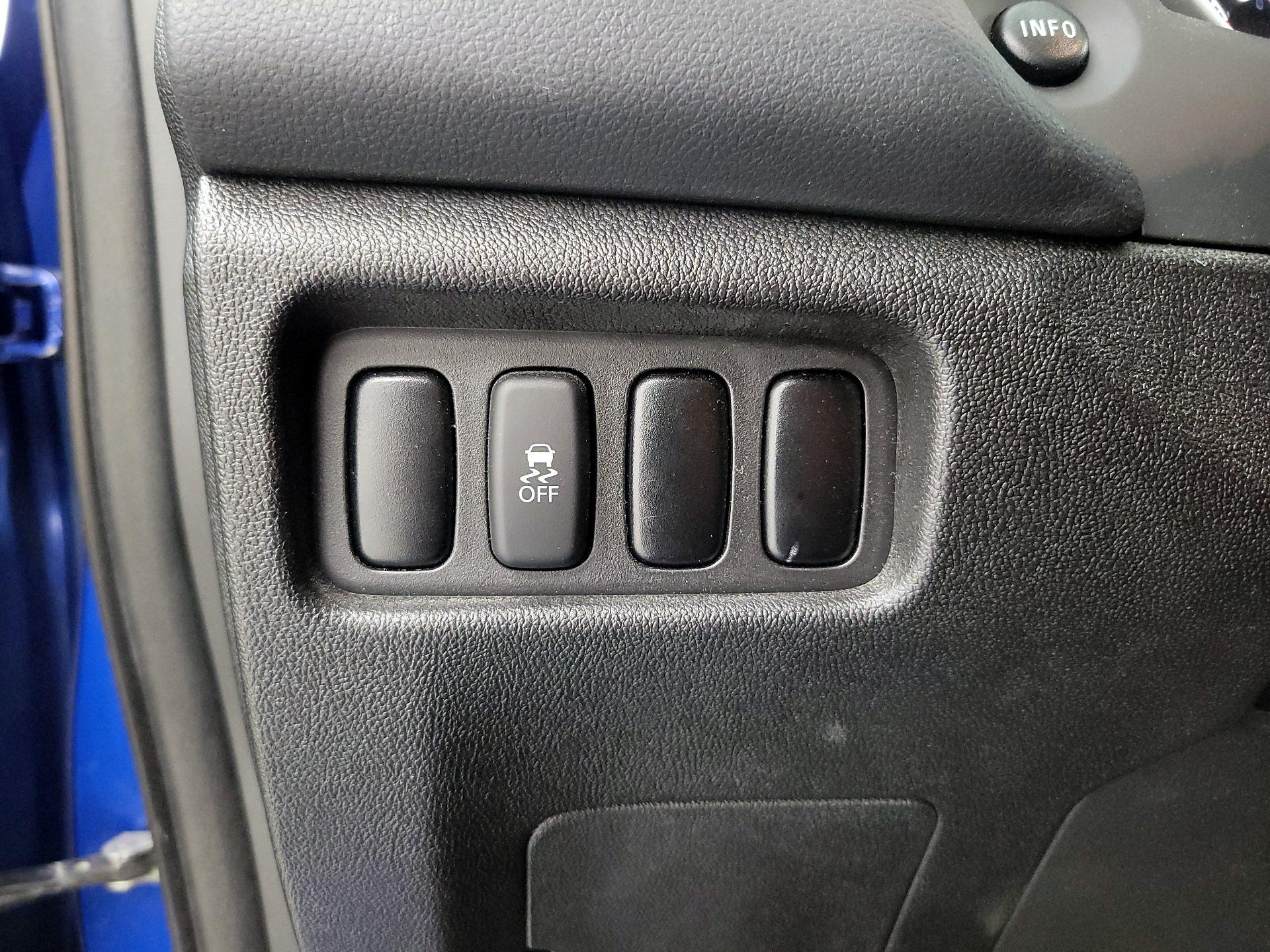 Thumbnail: 2015 Mitsubishi Outlander Sport - 13