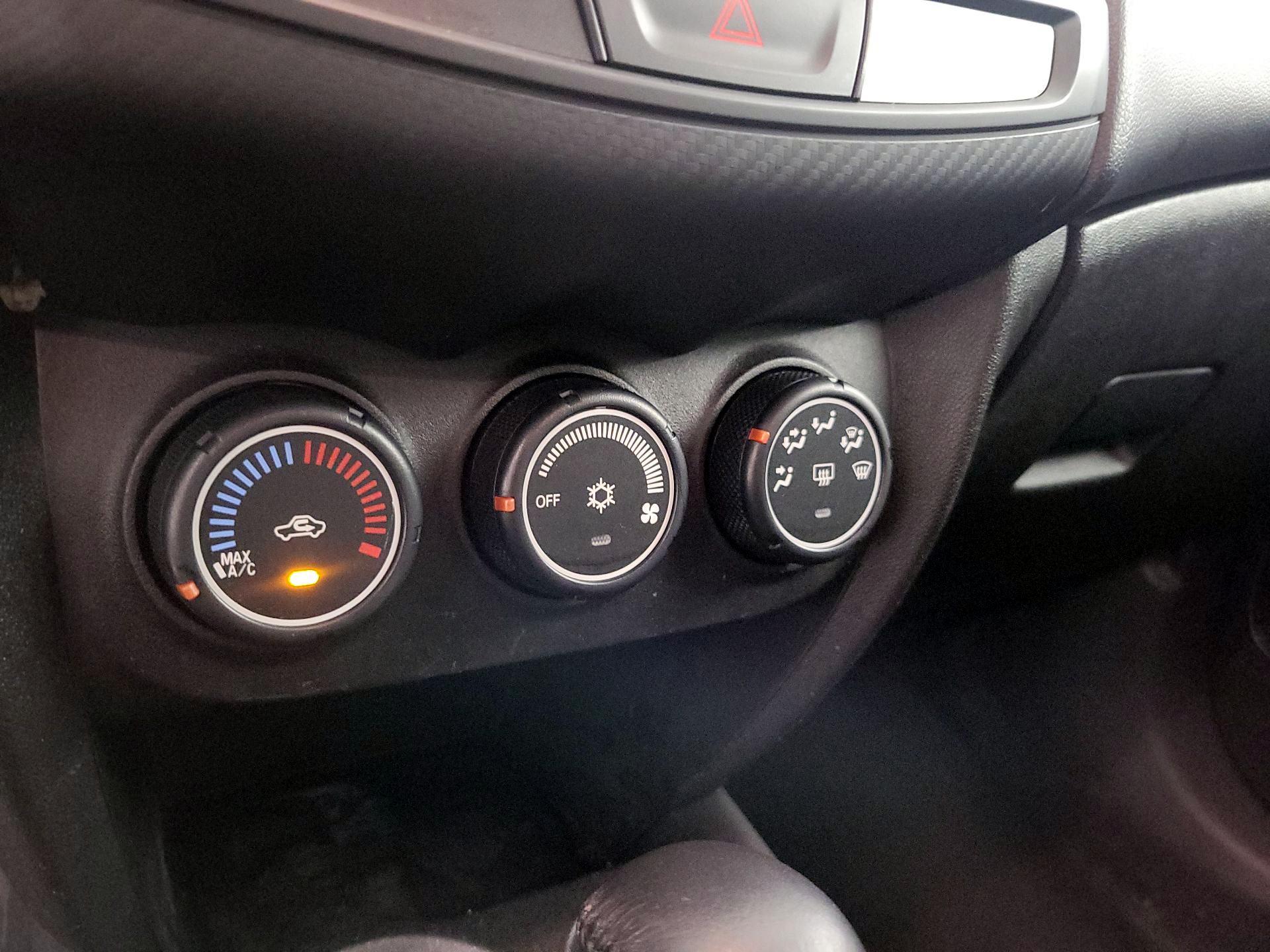 Thumbnail: 2015 Mitsubishi Outlander Sport - 15