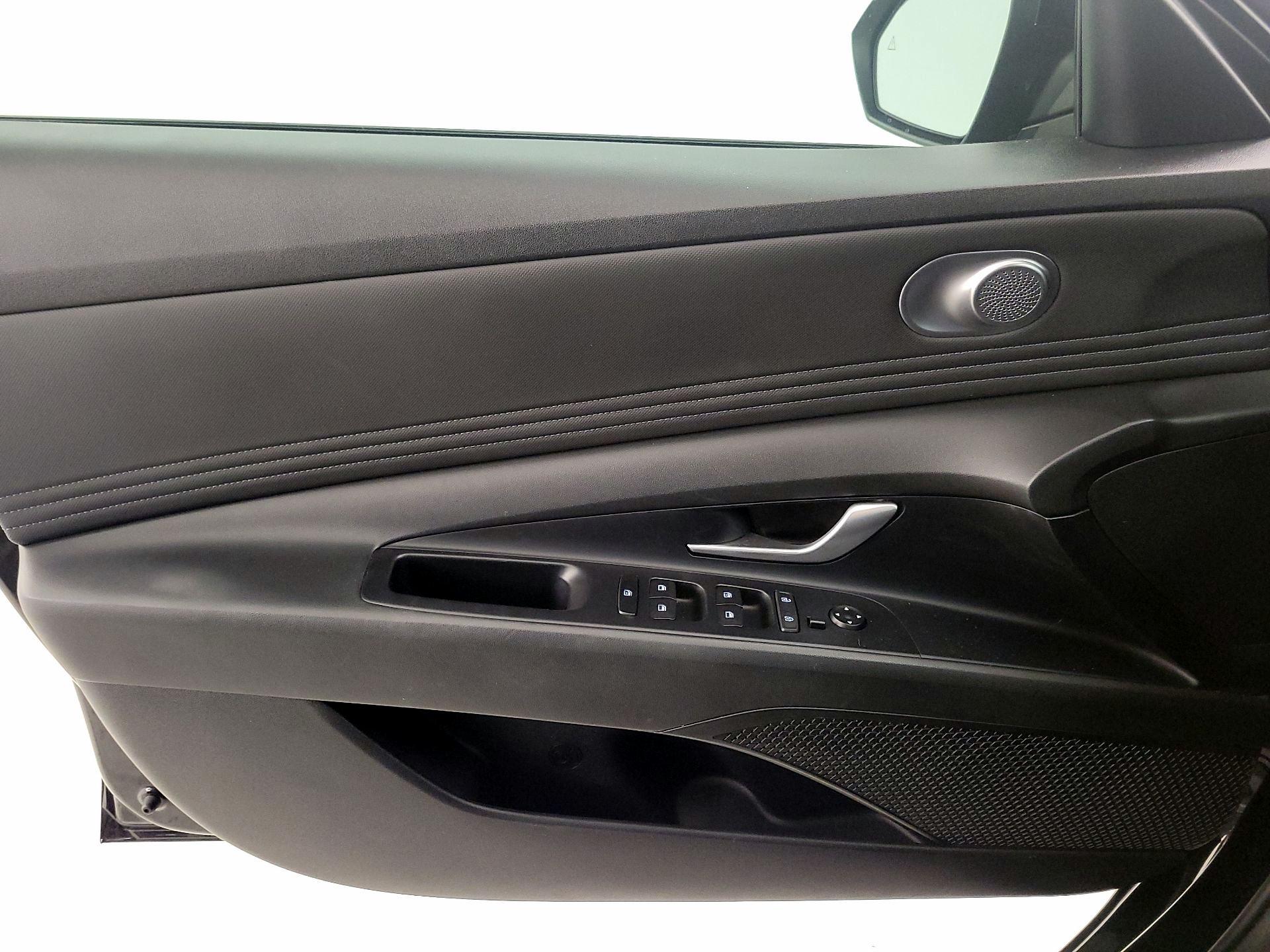 Thumbnail: 2021 Hyundai Elantra - 12