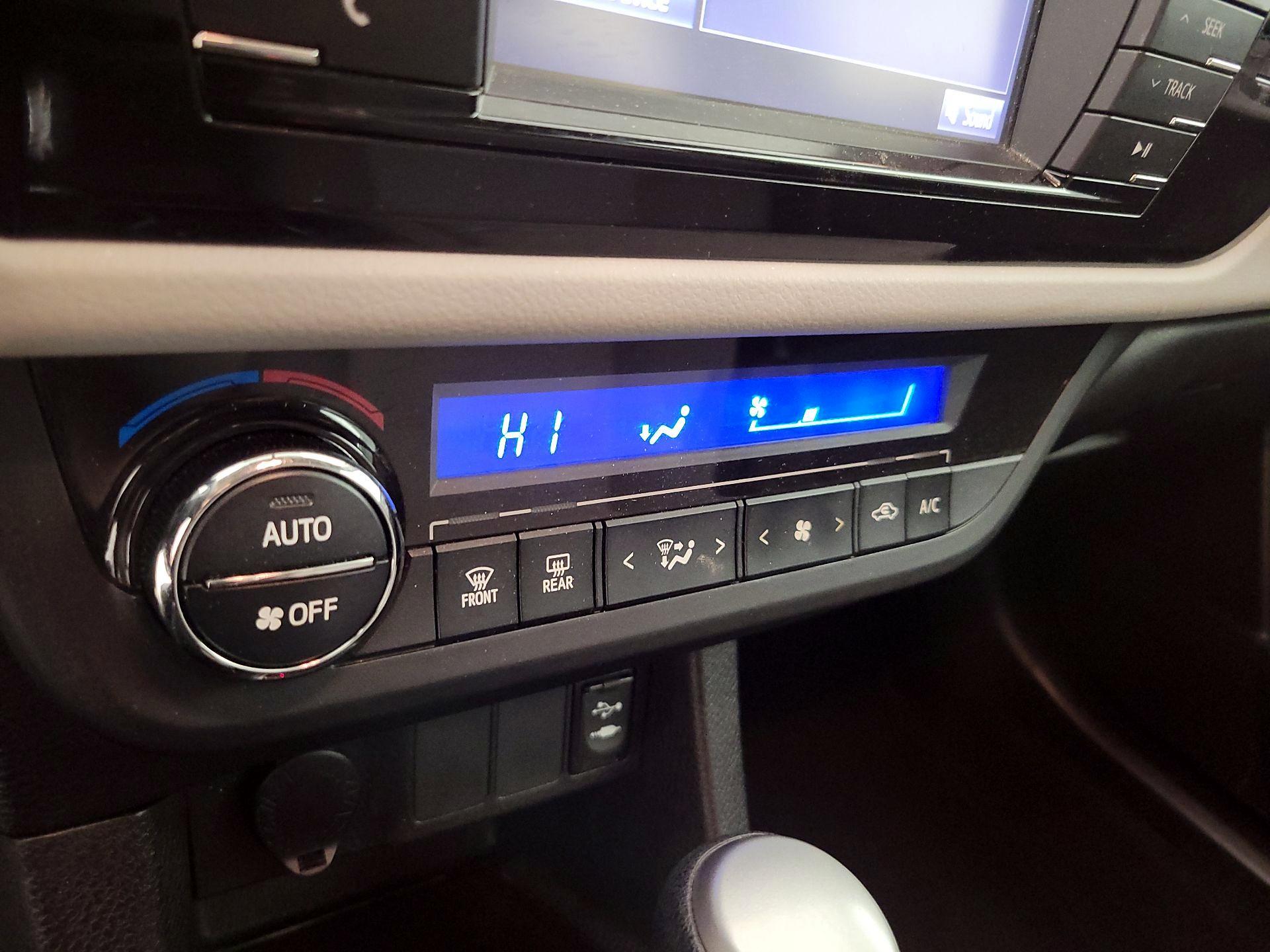 Thumbnail: 2015 Toyota Corolla - 16