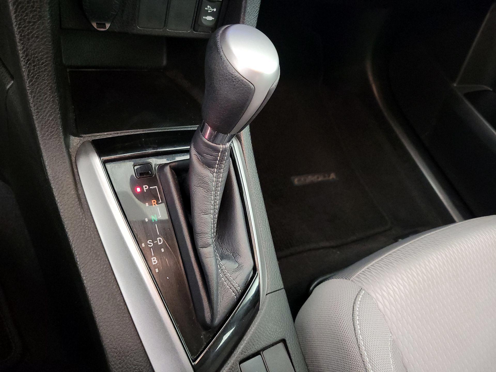 Thumbnail: 2015 Toyota Corolla - 17