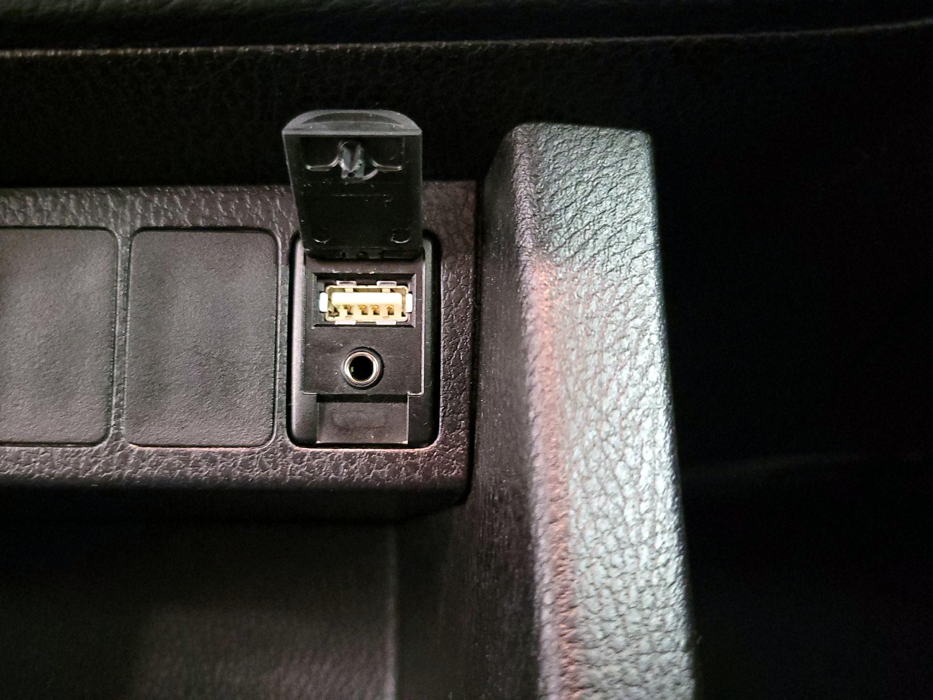 Thumbnail: 2015 Toyota Corolla - 18