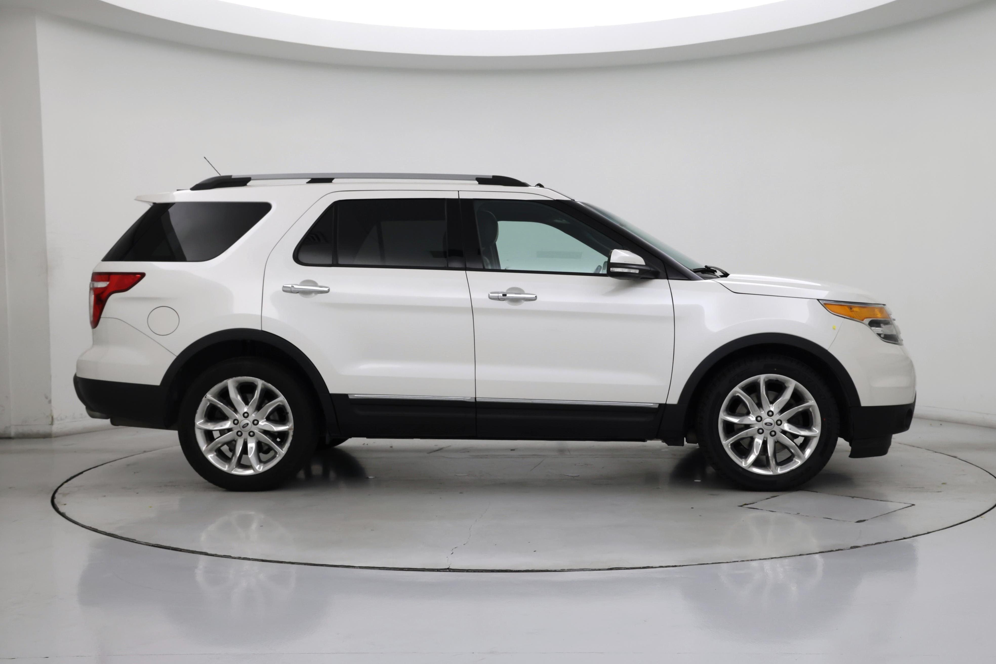 Thumbnail: 2015 Ford Explorer - 7