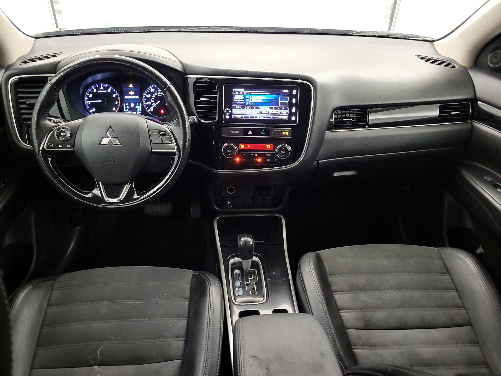 Thumbnail: 2019 Mitsubishi Outlander - 9