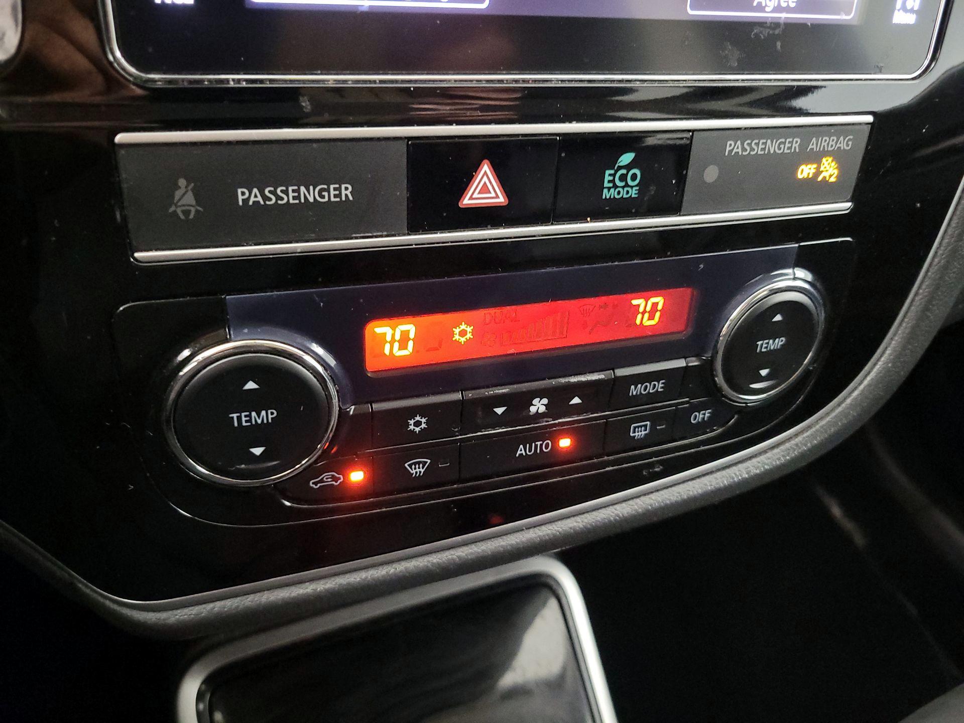 Thumbnail: 2019 Mitsubishi Outlander - 16