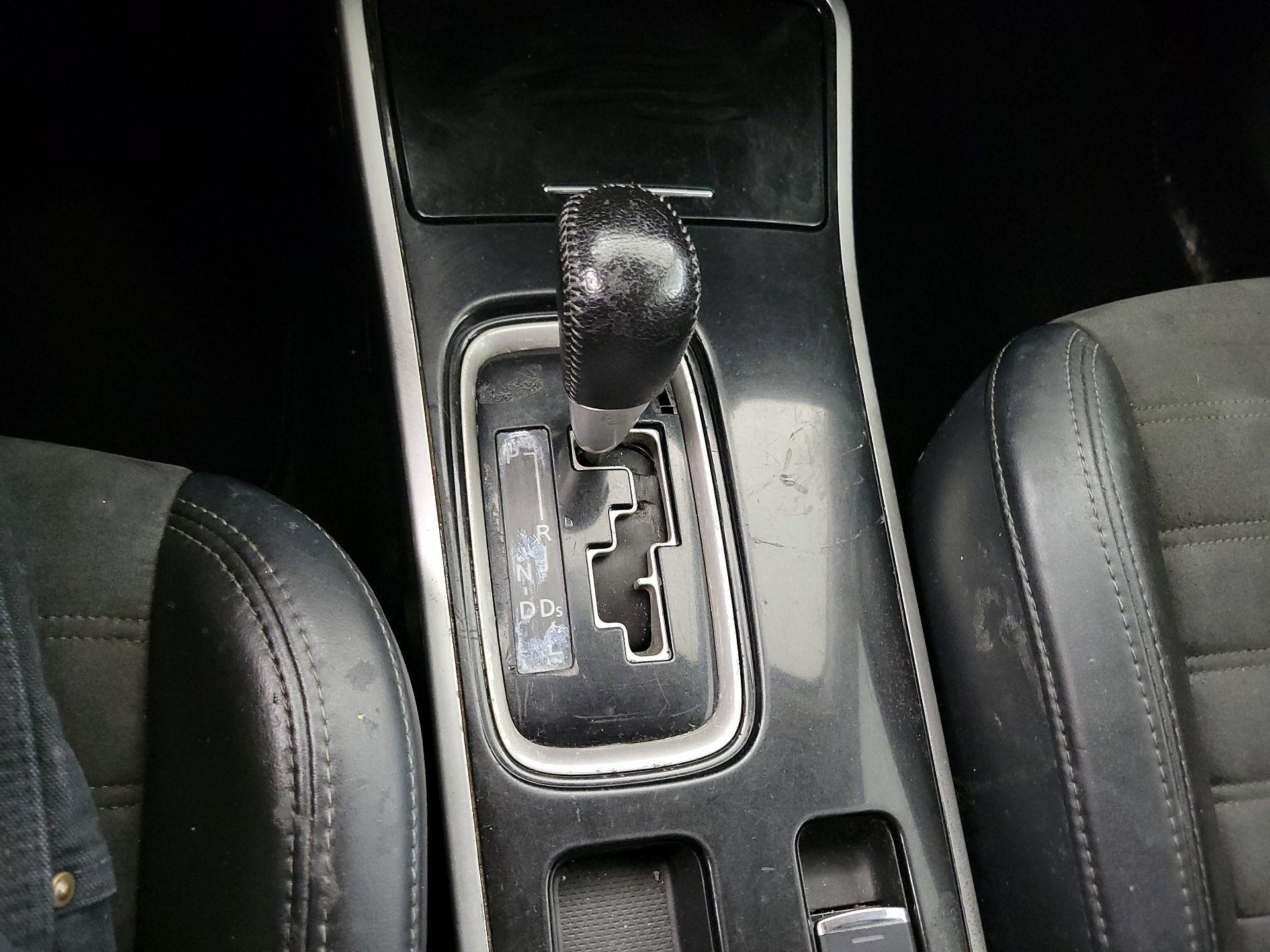 Thumbnail: 2019 Mitsubishi Outlander - 17