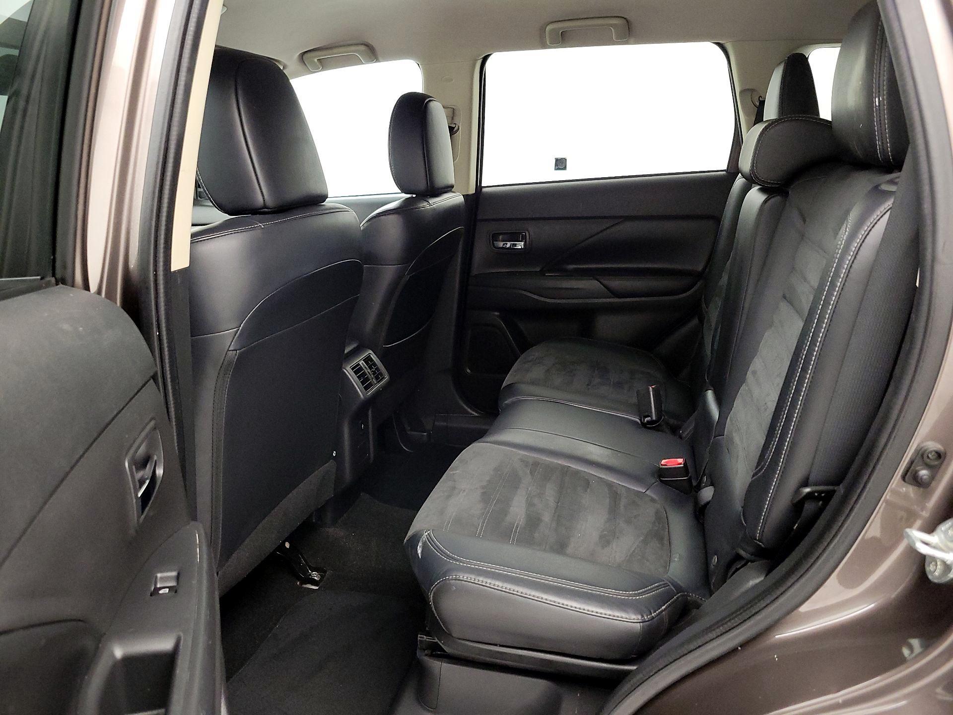 Thumbnail: 2019 Mitsubishi Outlander - 18