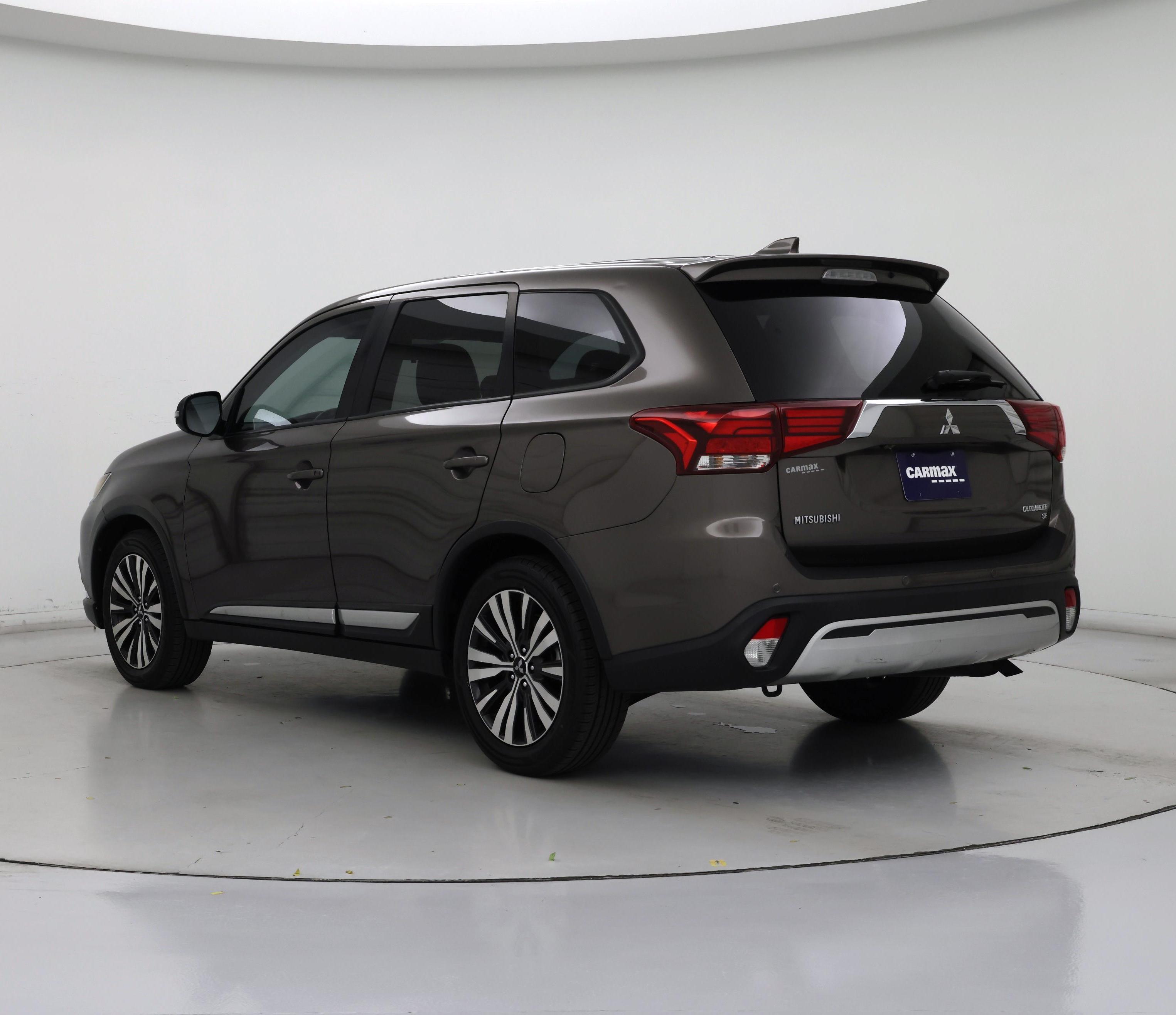 Thumbnail: 2019 Mitsubishi Outlander - 2