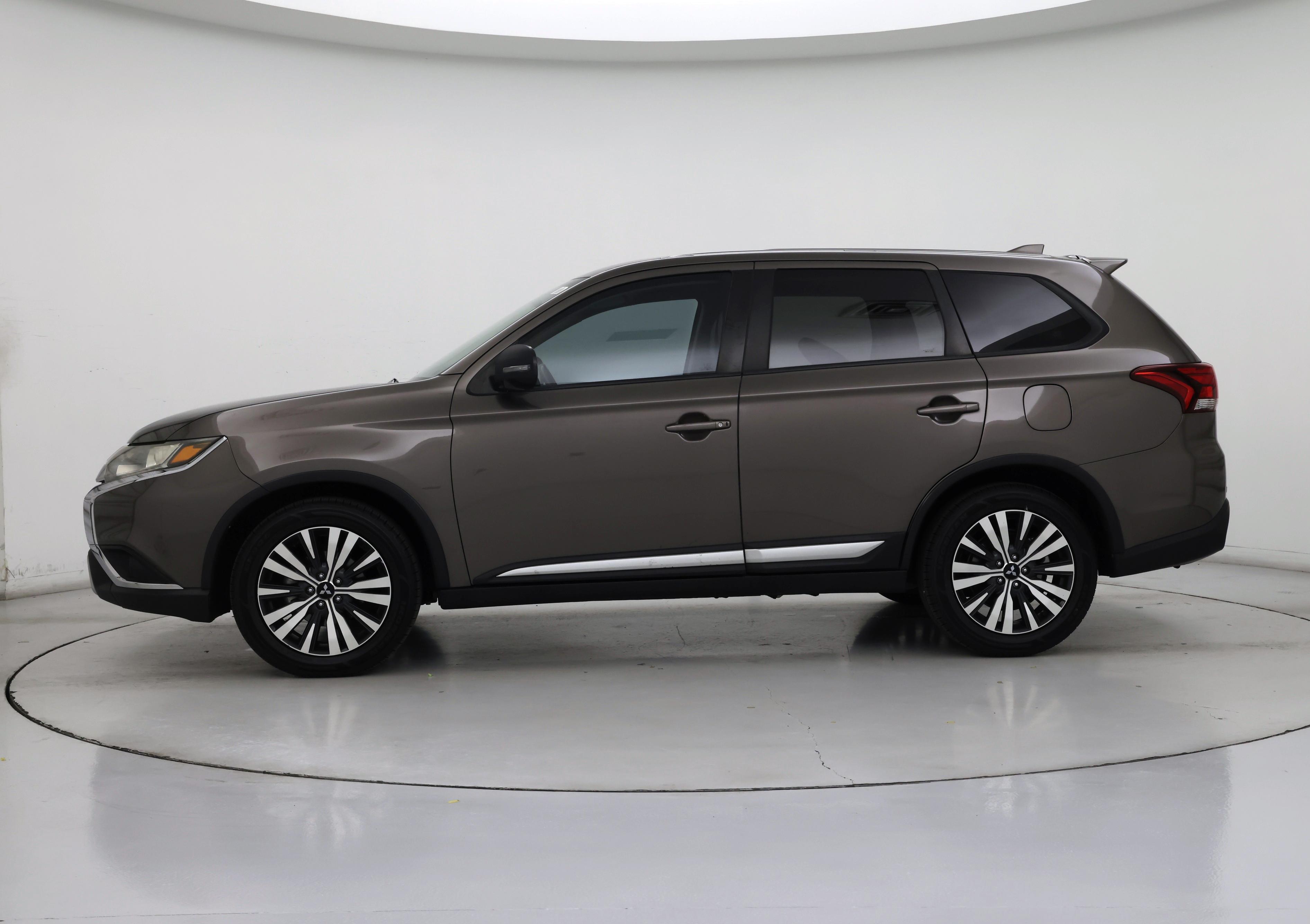 Thumbnail: 2019 Mitsubishi Outlander - 3