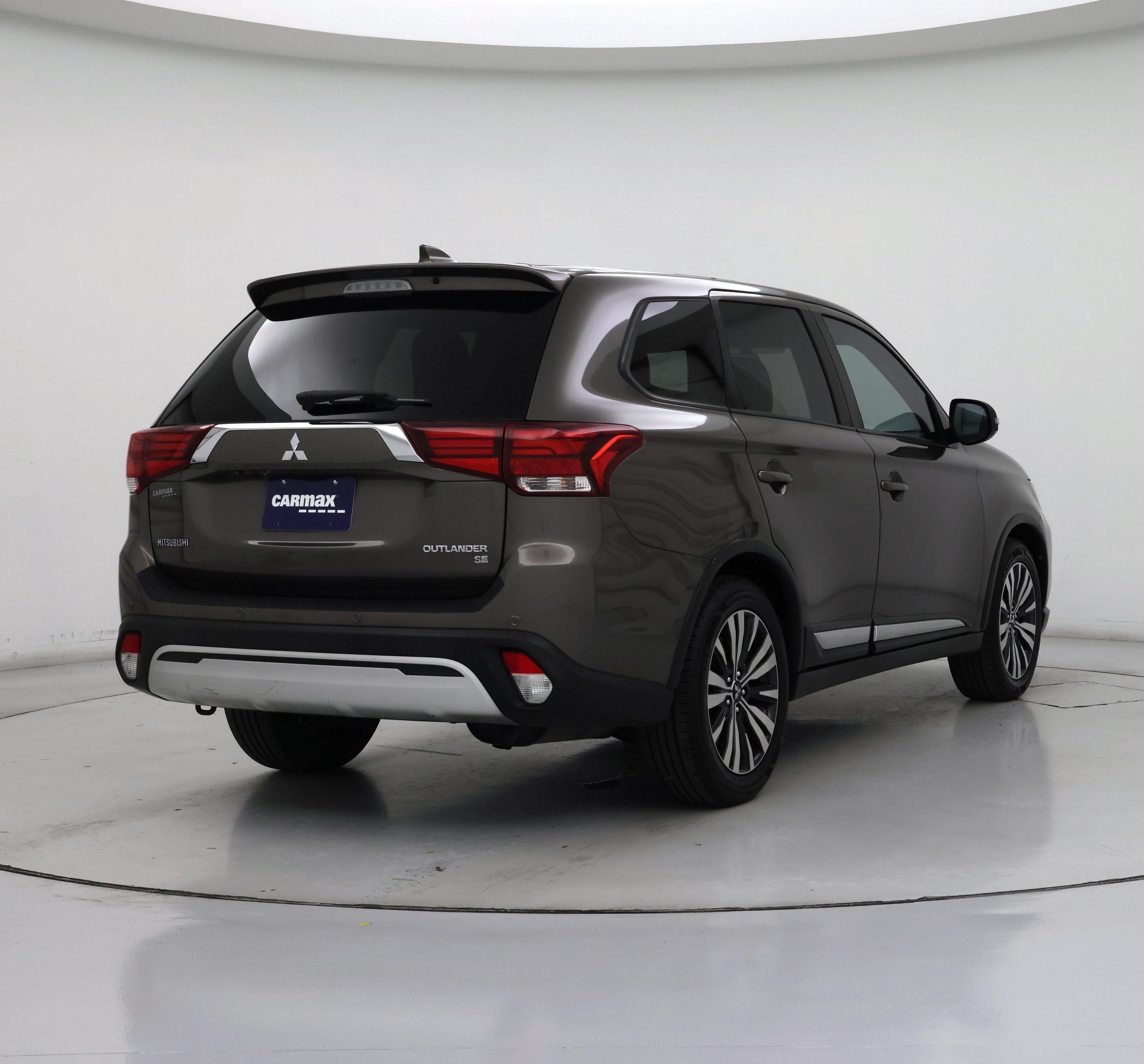 Thumbnail: 2019 Mitsubishi Outlander - 8