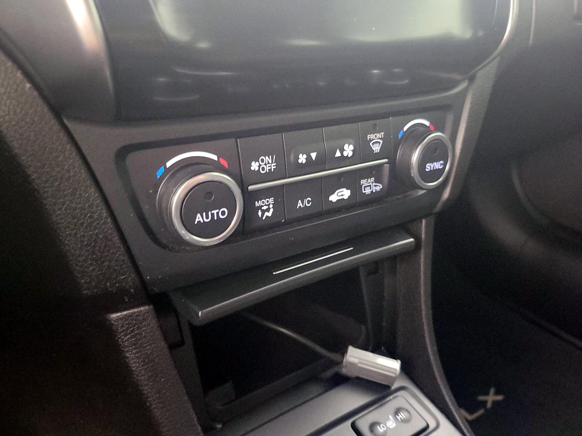 Thumbnail: 2020 Acura ILX - 16