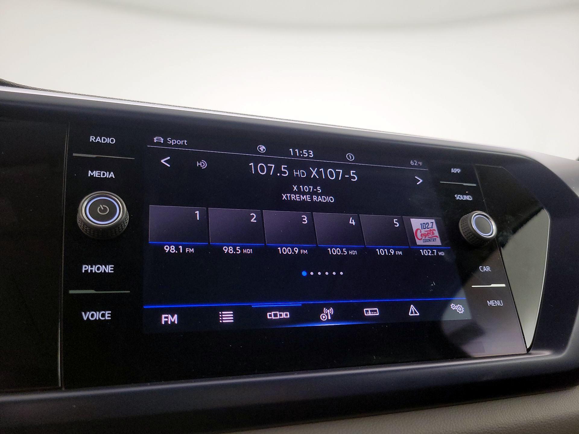 Thumbnail: 2023 Volkswagen Taos - 15