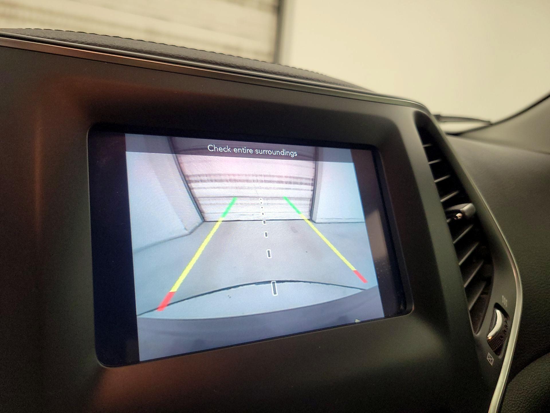 Thumbnail: 2019 Jeep Cherokee - 14