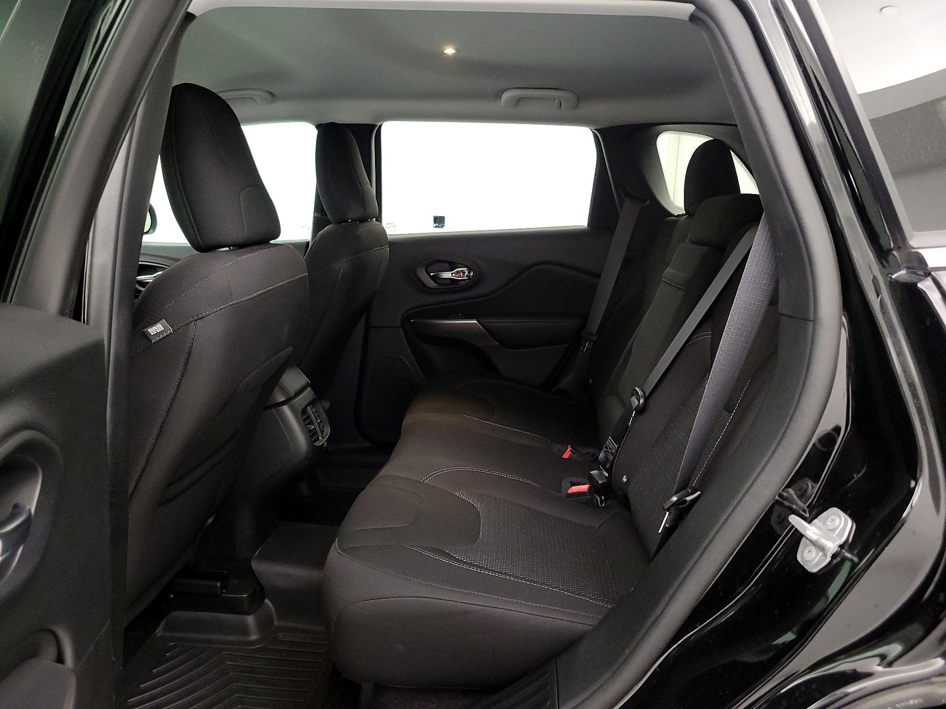 Thumbnail: 2019 Jeep Cherokee - 19