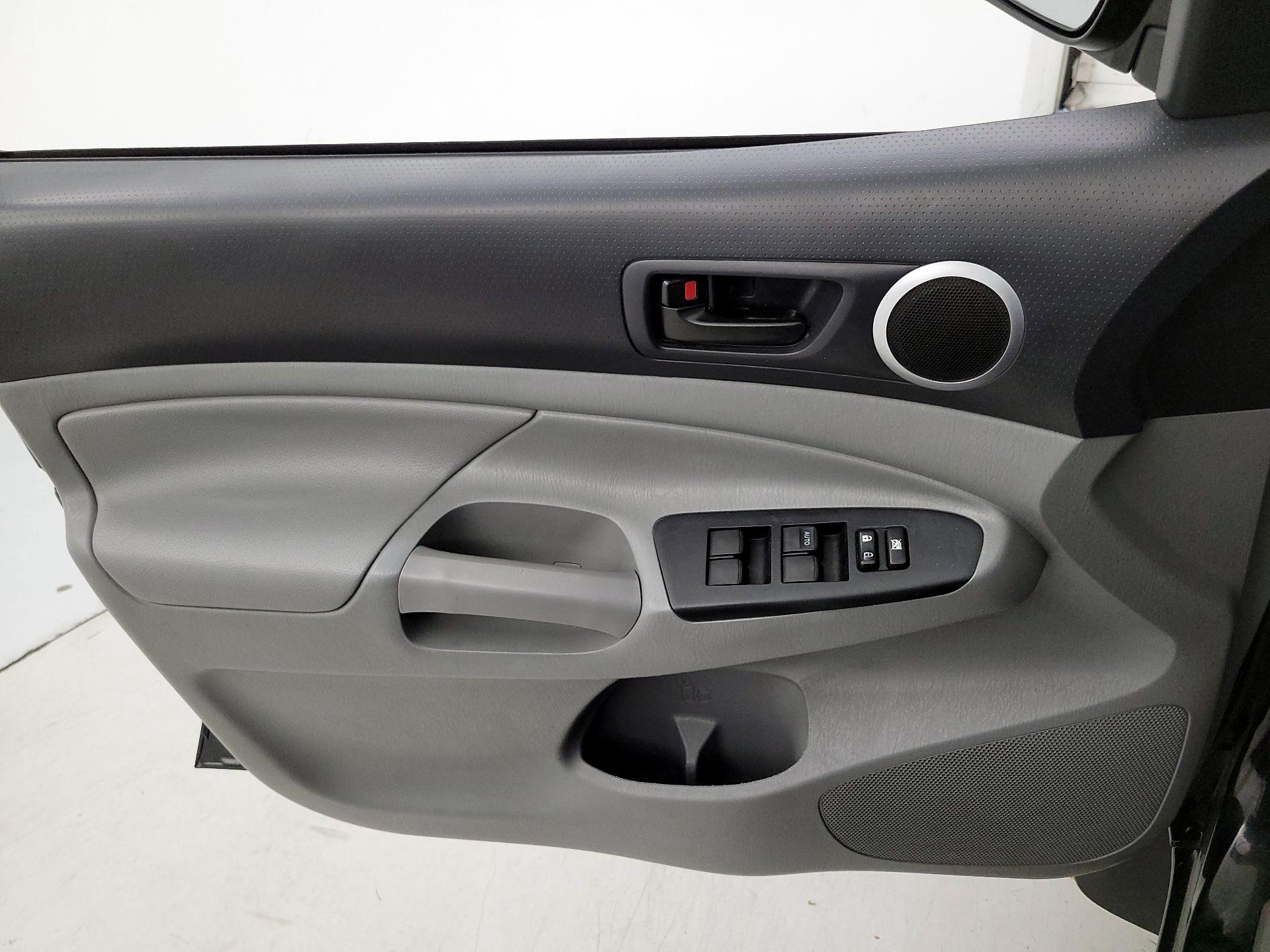 Thumbnail: 2015 Toyota Tacoma - 12