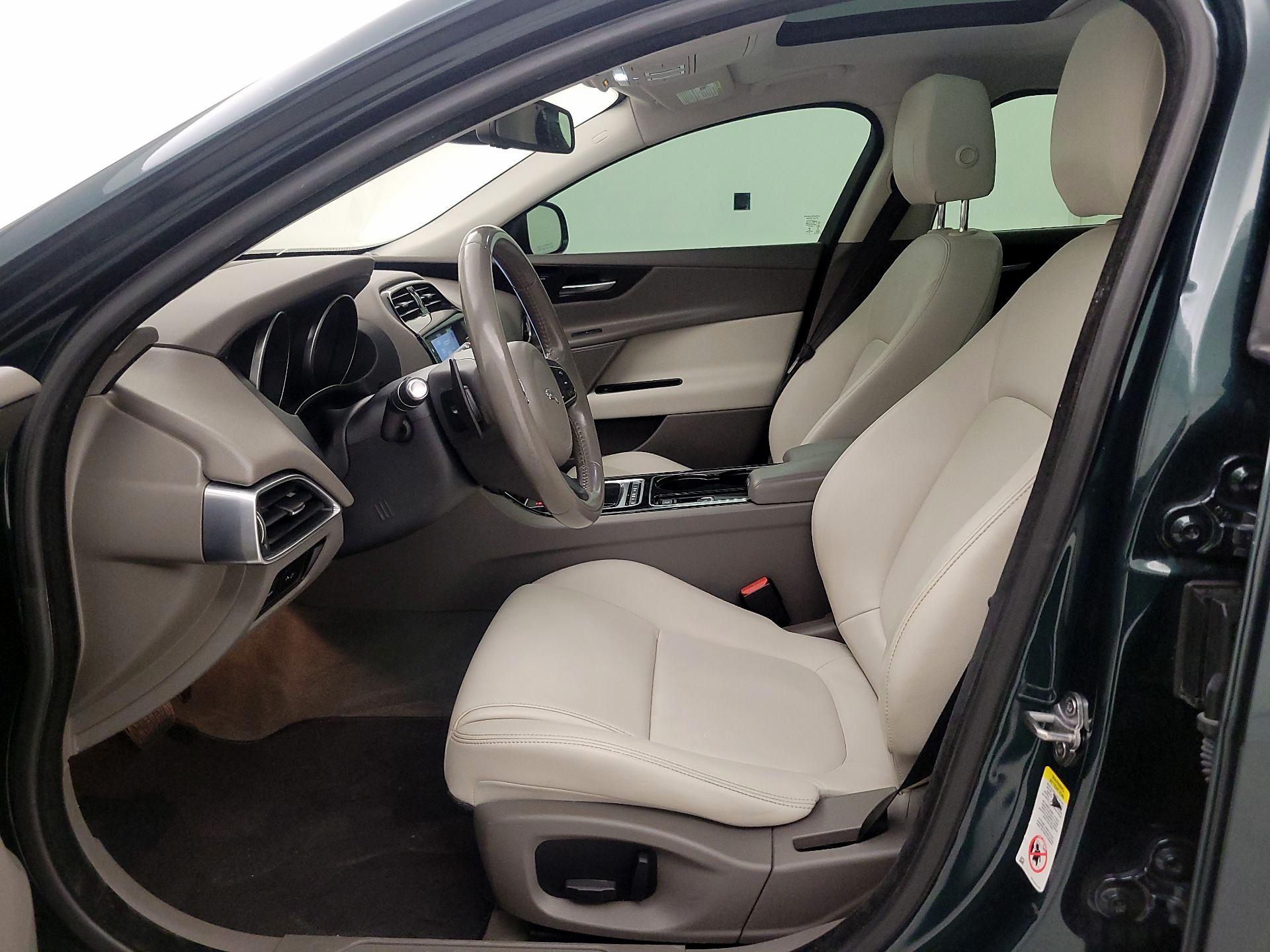 Thumbnail: 2017 Jaguar XE - 11