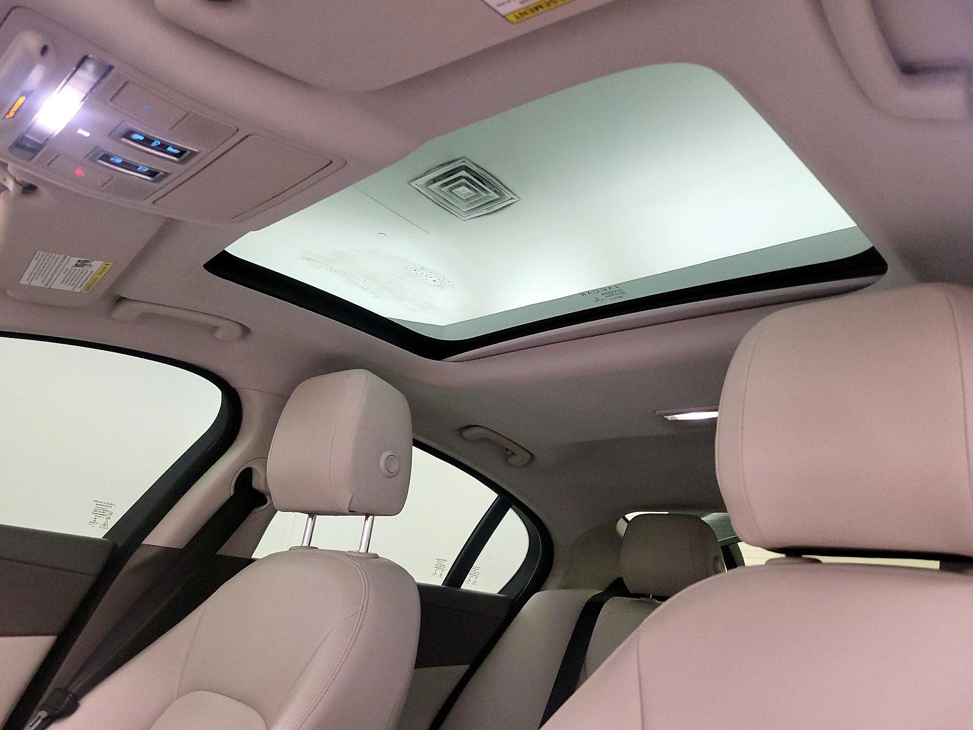 Thumbnail: 2017 Jaguar XE - 20