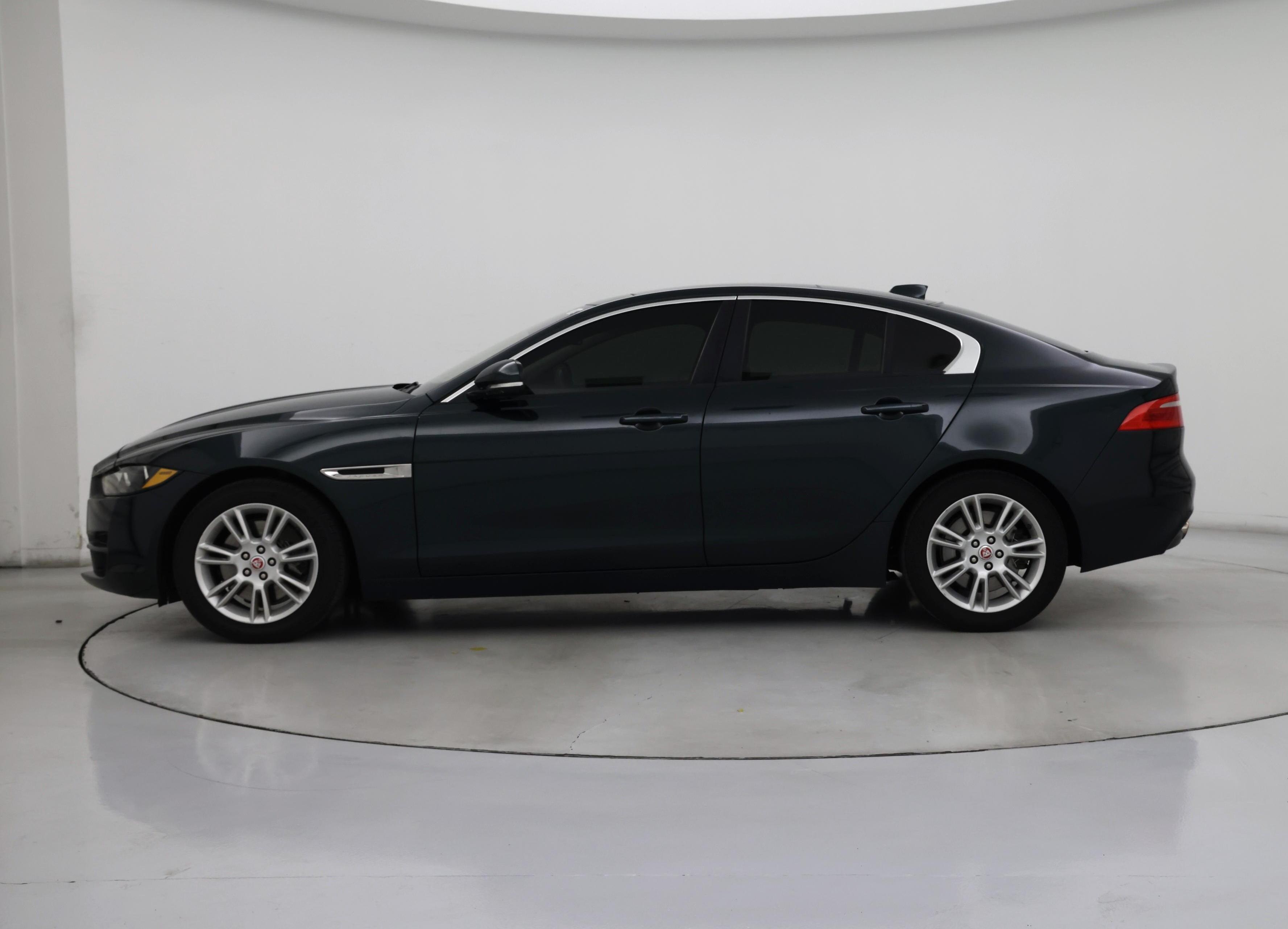 Thumbnail: 2017 Jaguar XE - 3