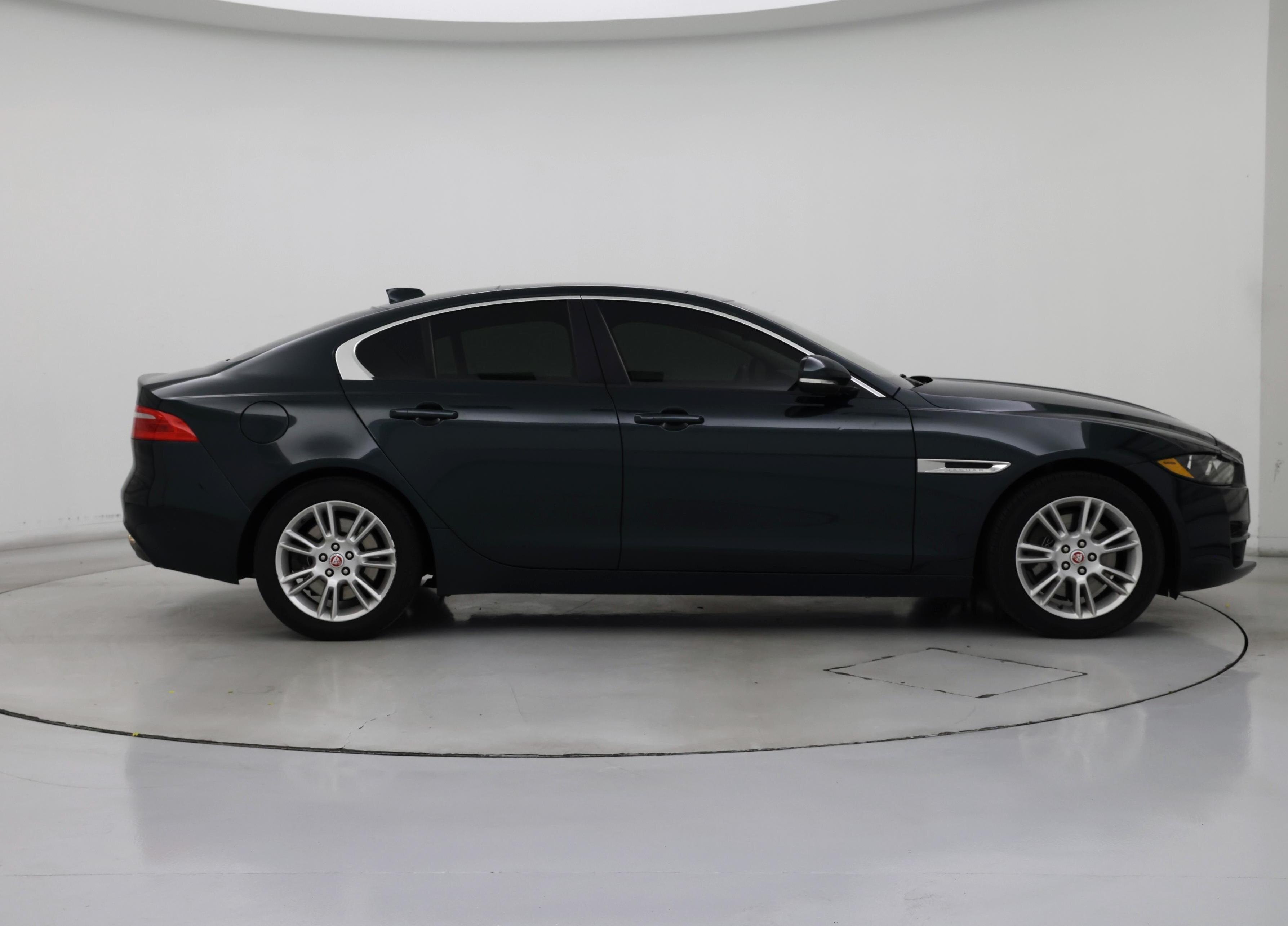 Thumbnail: 2017 Jaguar XE - 7