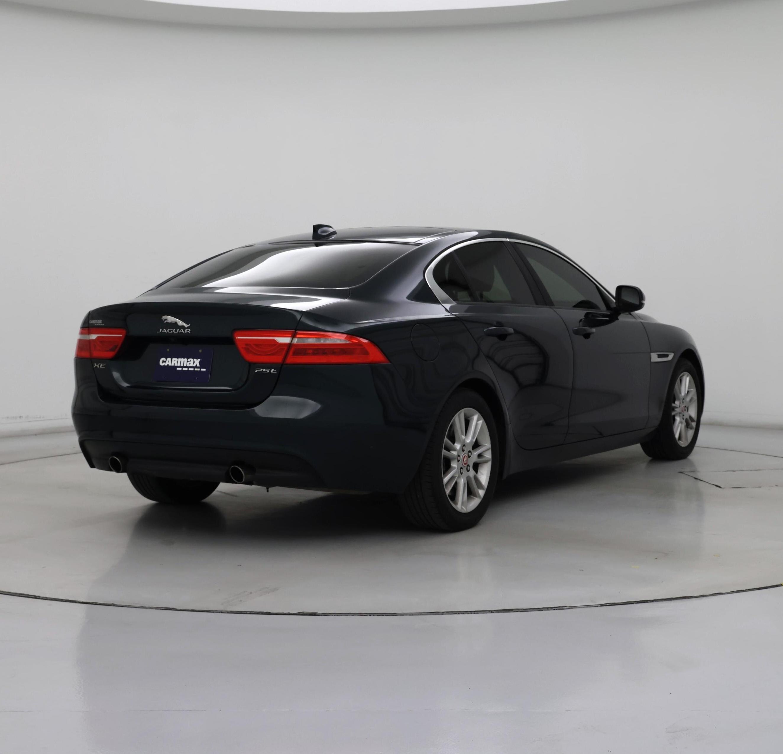 Thumbnail: 2017 Jaguar XE - 8