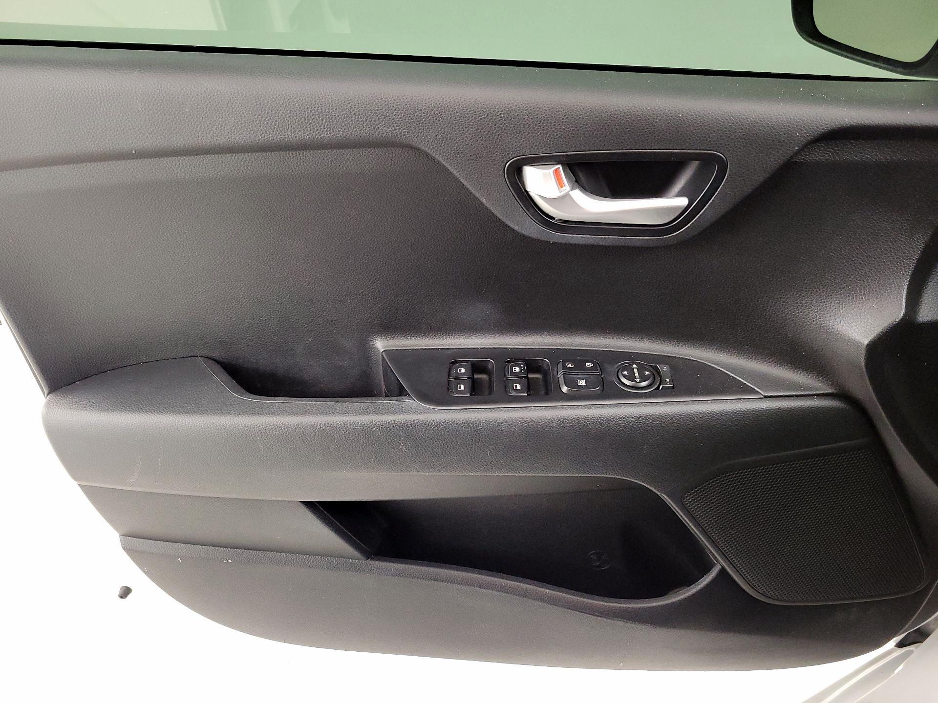 Thumbnail: 2022 Kia Rio - 12