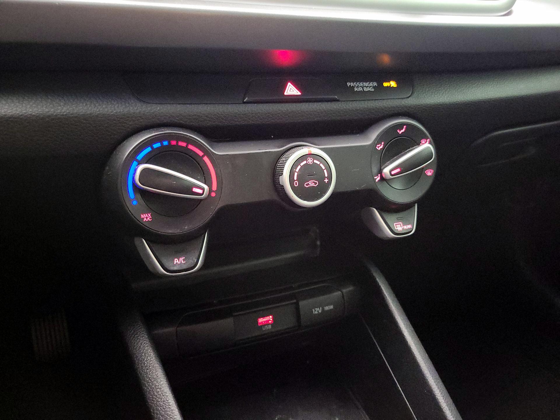 Thumbnail: 2022 Kia Rio - 16