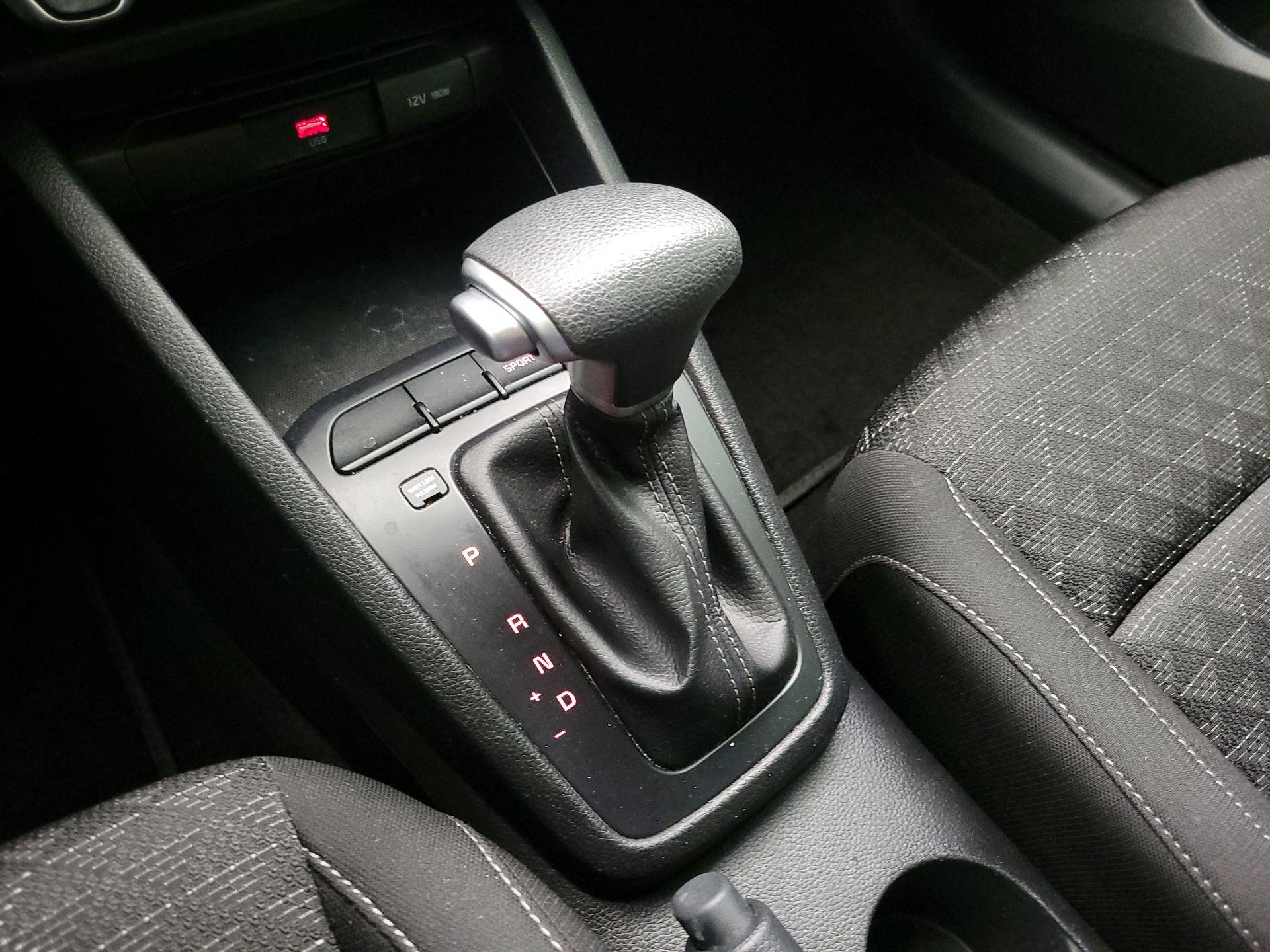 Thumbnail: 2022 Kia Rio - 17