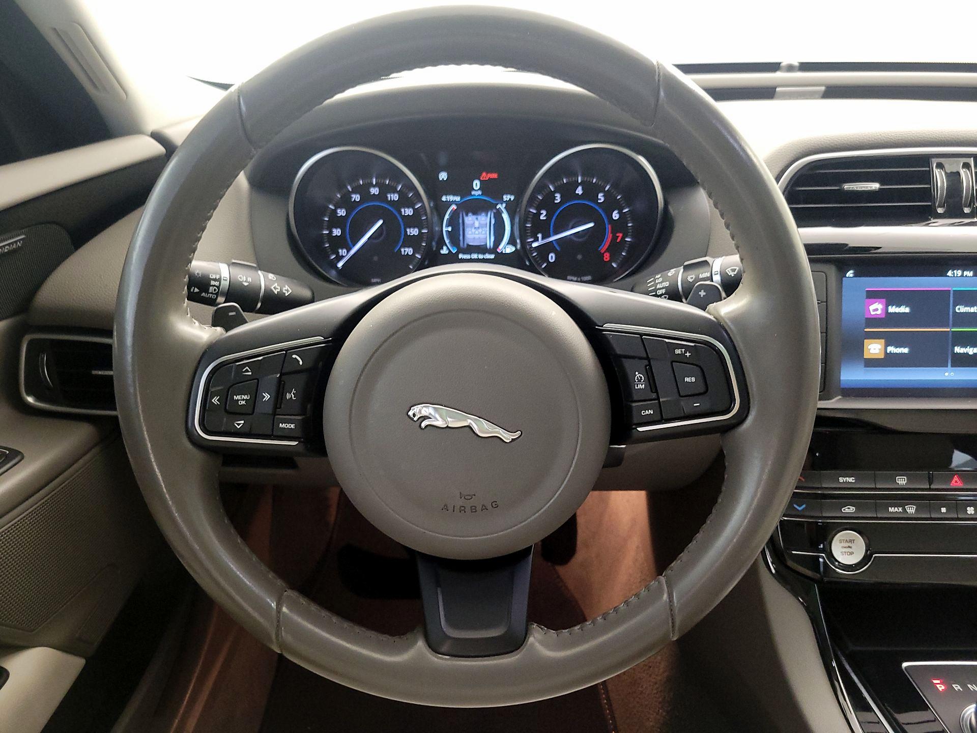 Thumbnail: 2018 Jaguar XE - 10