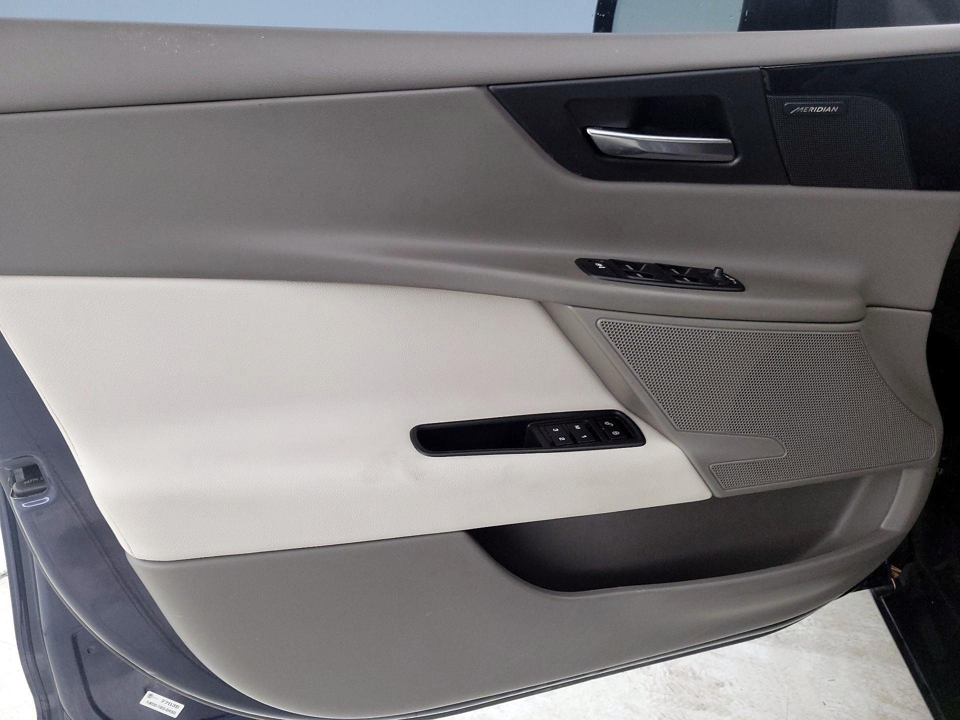 Thumbnail: 2018 Jaguar XE - 12