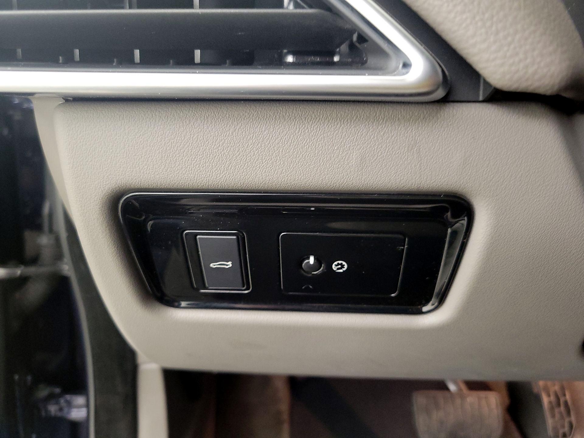 Thumbnail: 2018 Jaguar XE - 13