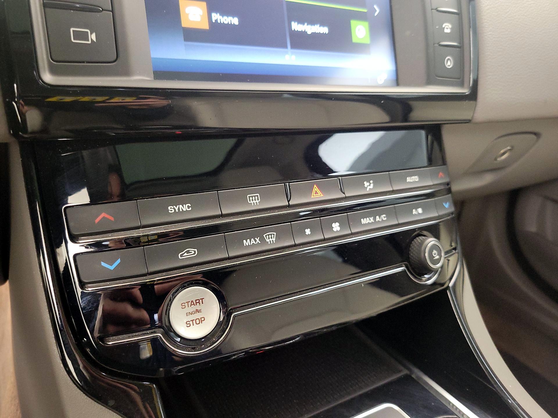 Thumbnail: 2018 Jaguar XE - 16