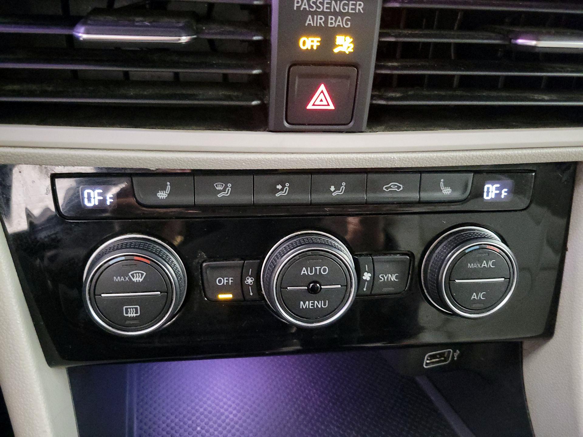 Thumbnail: 2019 Volkswagen Jetta - 16