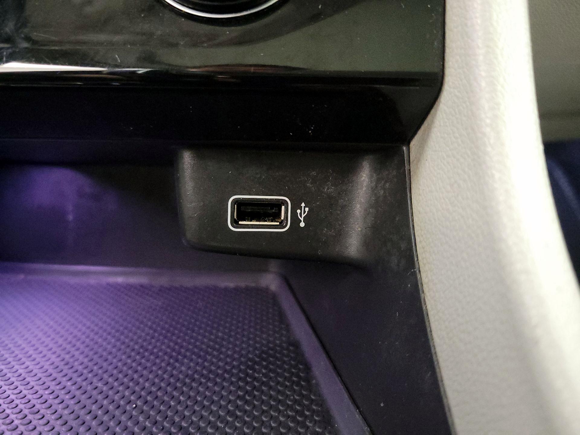 Thumbnail: 2019 Volkswagen Jetta - 18