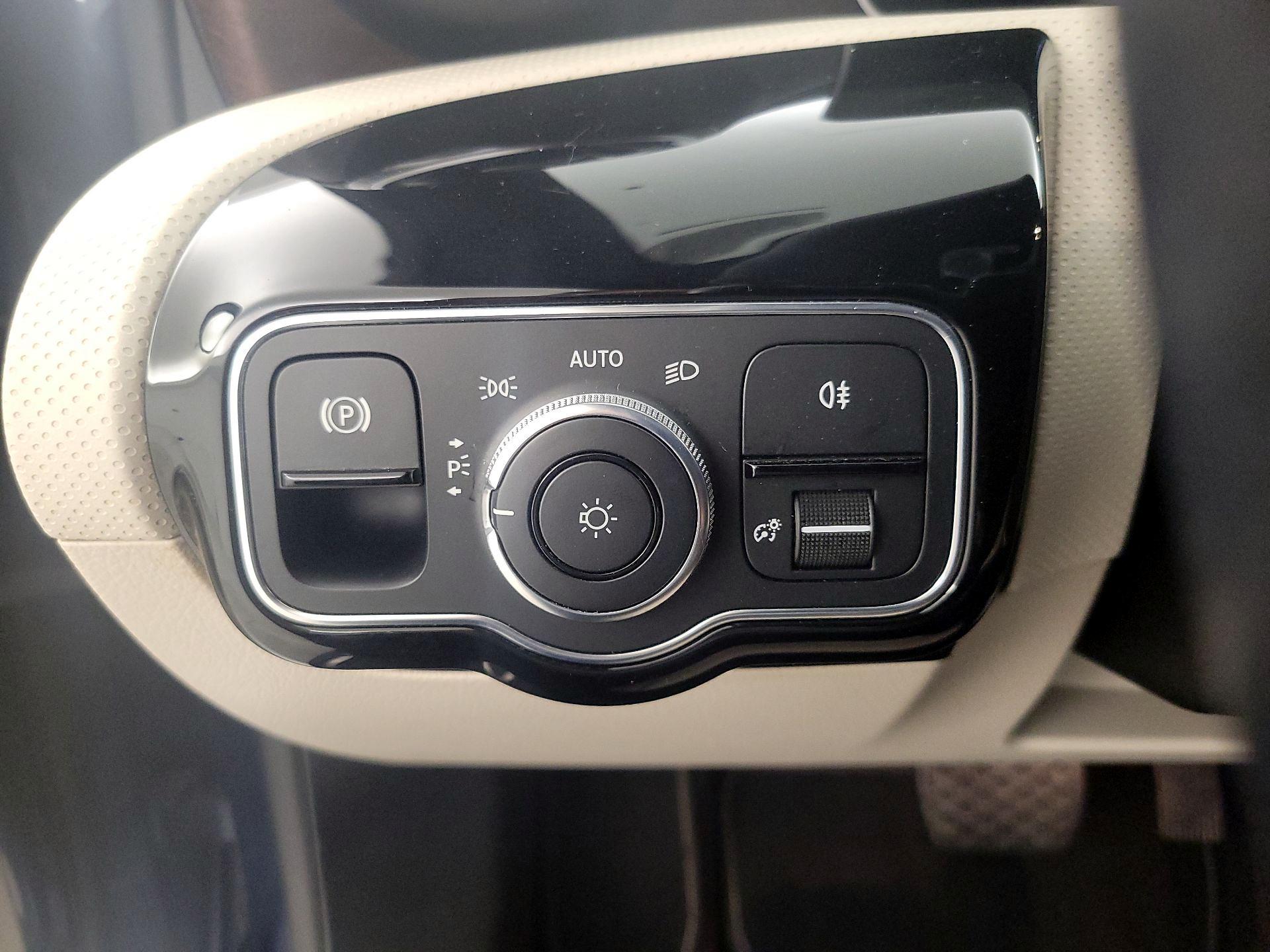 Thumbnail: 2020 Mercedes-Benz A-Class - 13