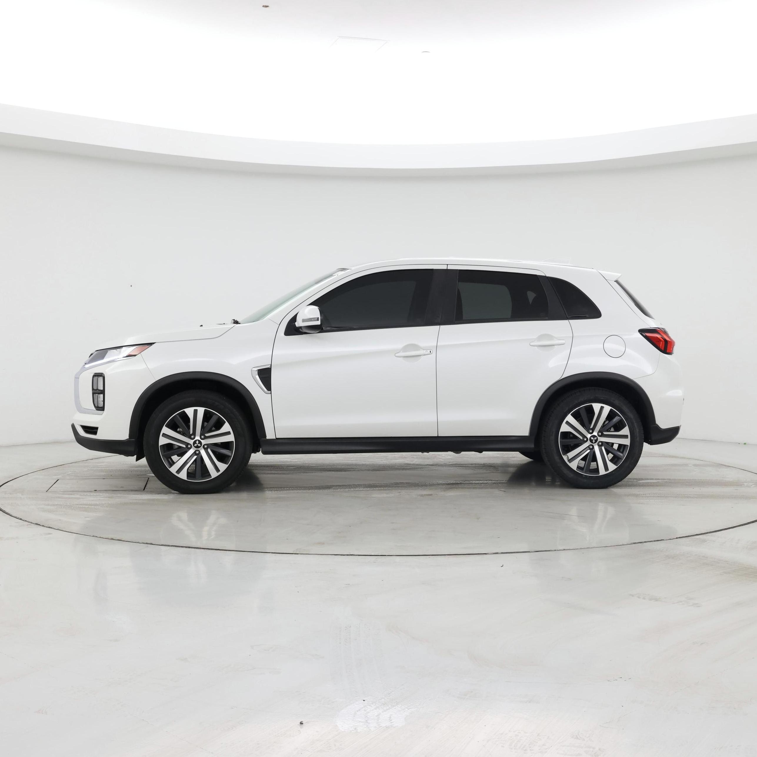 Thumbnail: 2021 Mitsubishi Outlander Sport - 3