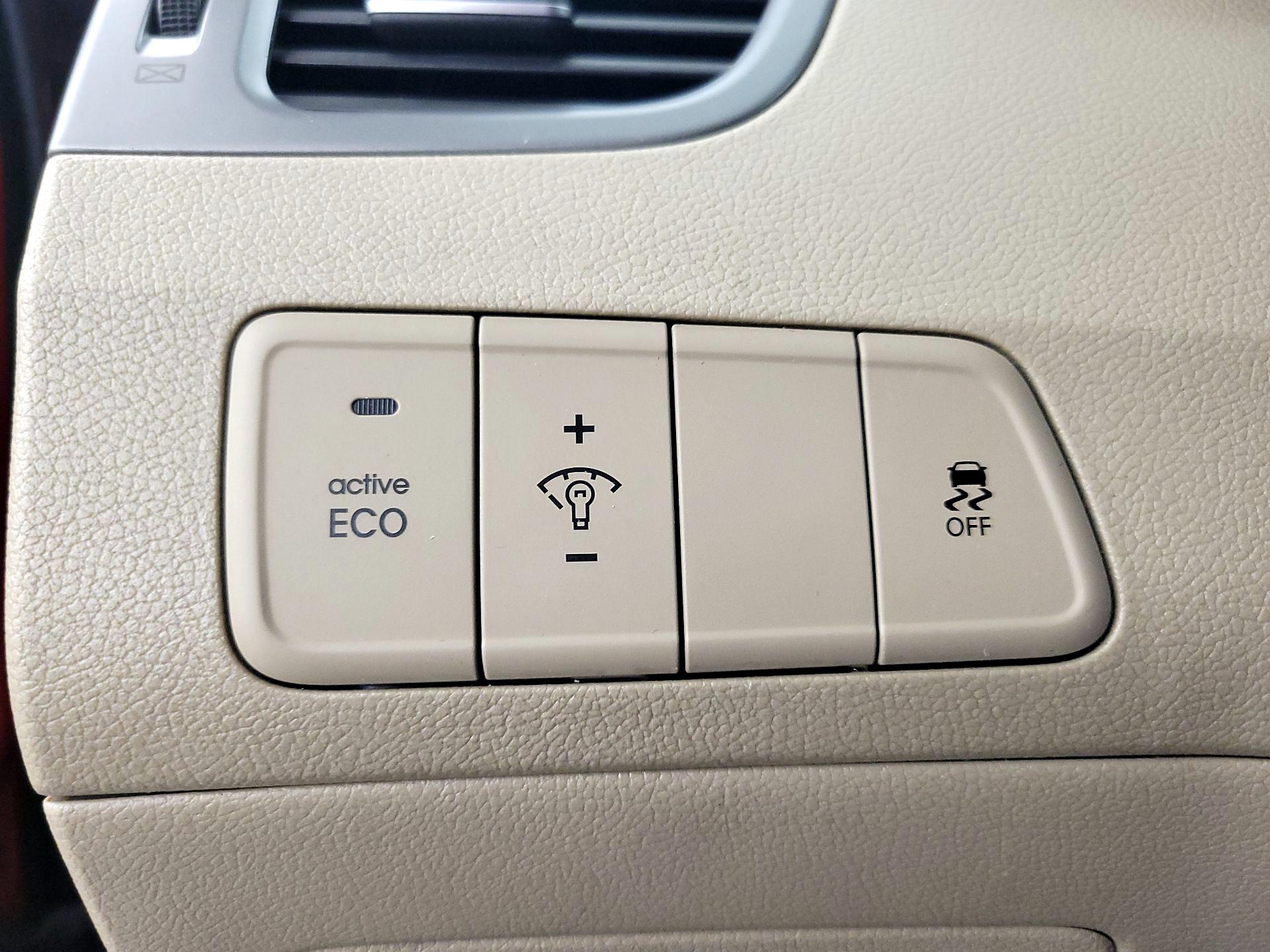 Thumbnail: 2015 Hyundai Elantra - 13