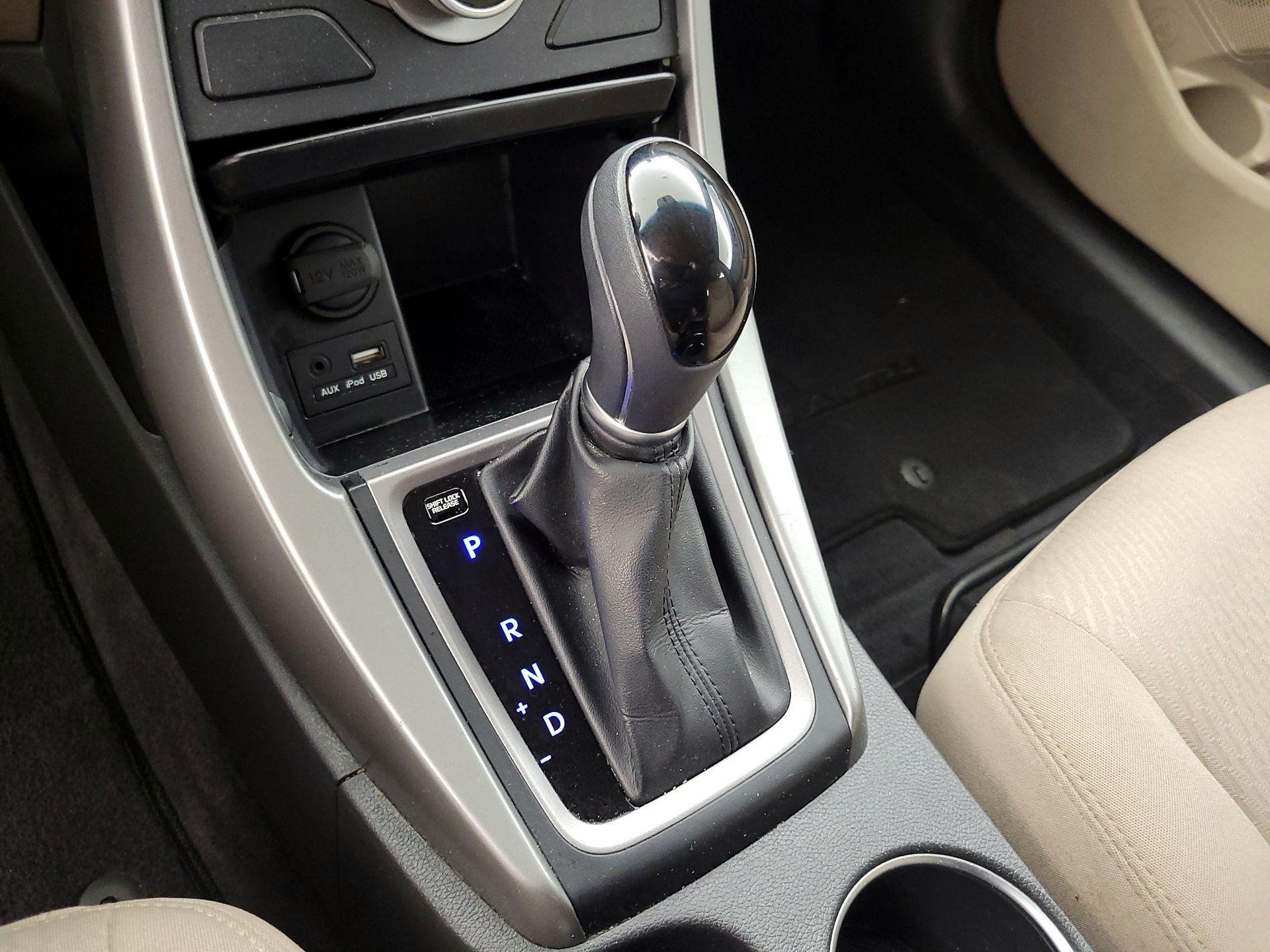 Thumbnail: 2015 Hyundai Elantra - 17