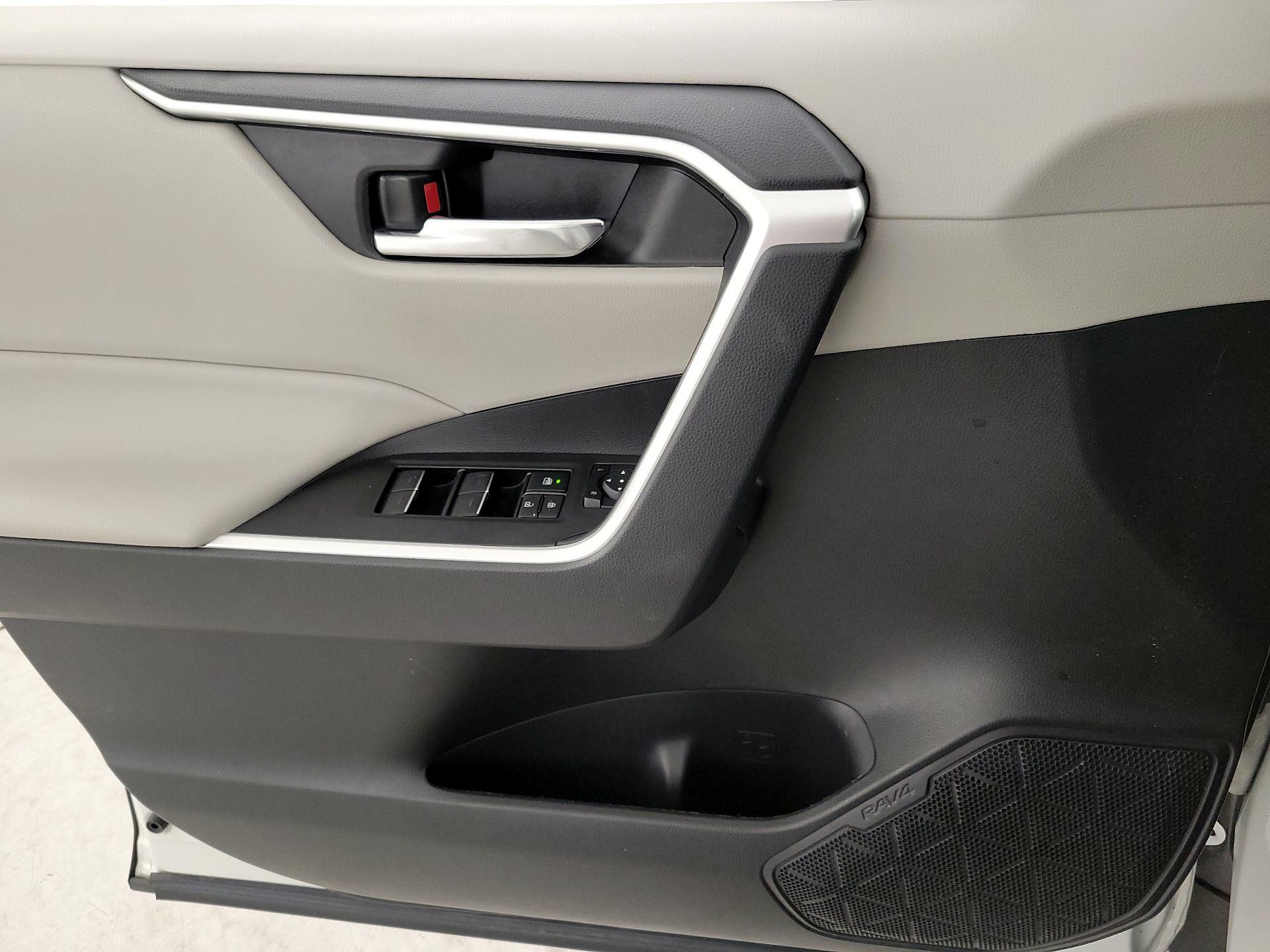 Thumbnail: 2022 Toyota RAV4 - 12