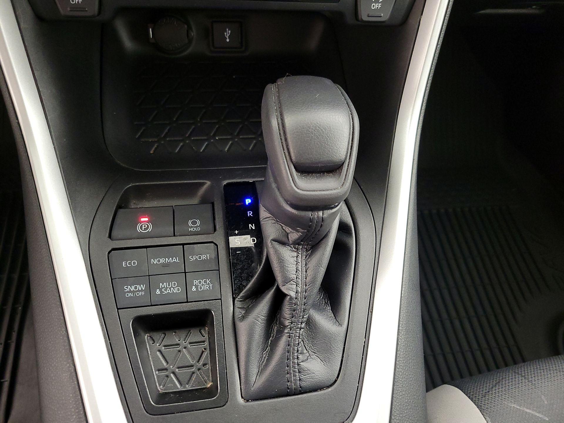 Thumbnail: 2022 Toyota RAV4 - 17