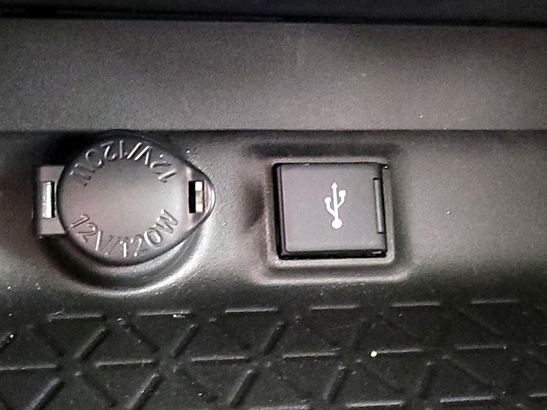 Thumbnail: 2022 Toyota RAV4 - 18