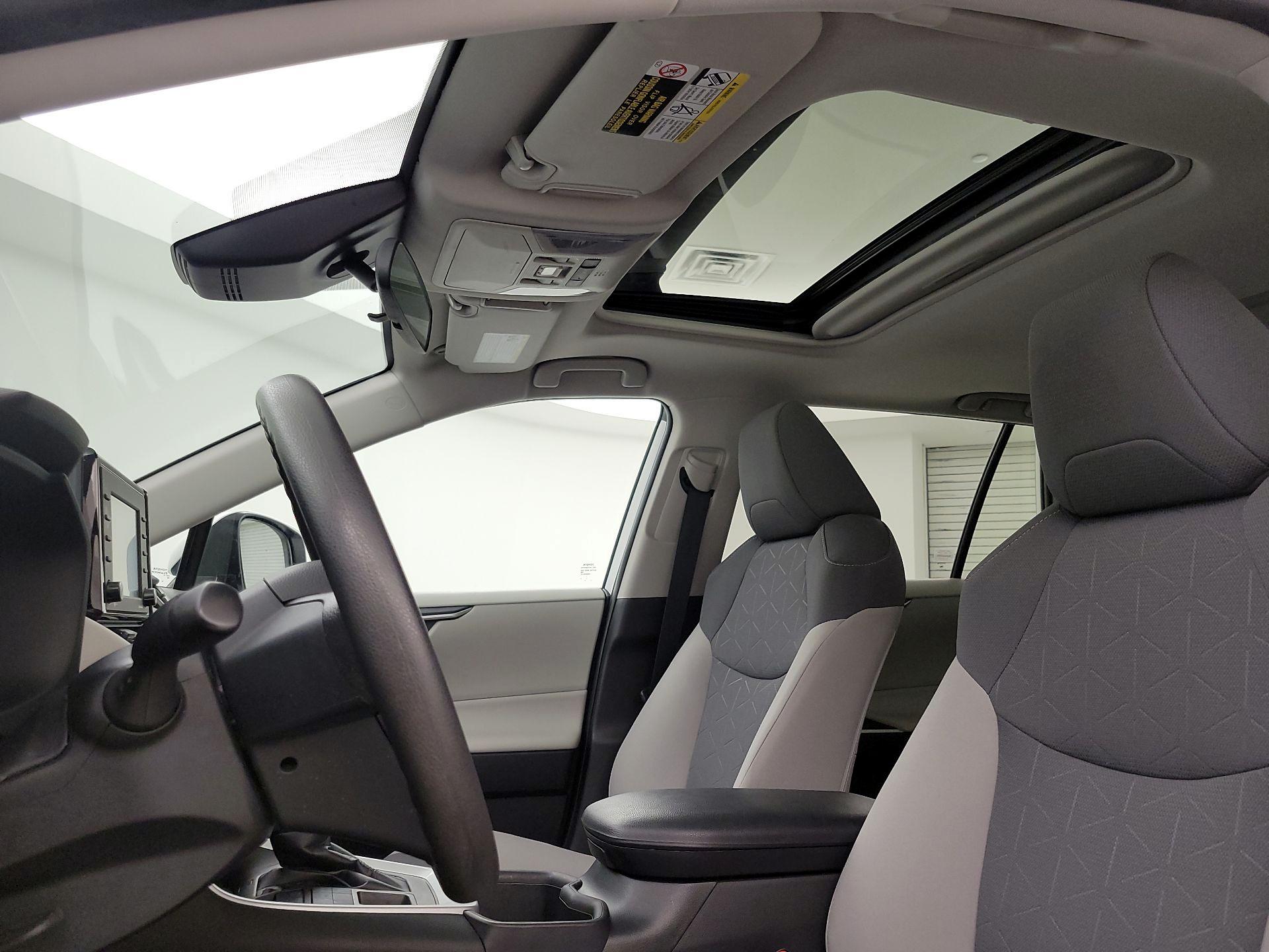 Thumbnail: 2022 Toyota RAV4 - 19